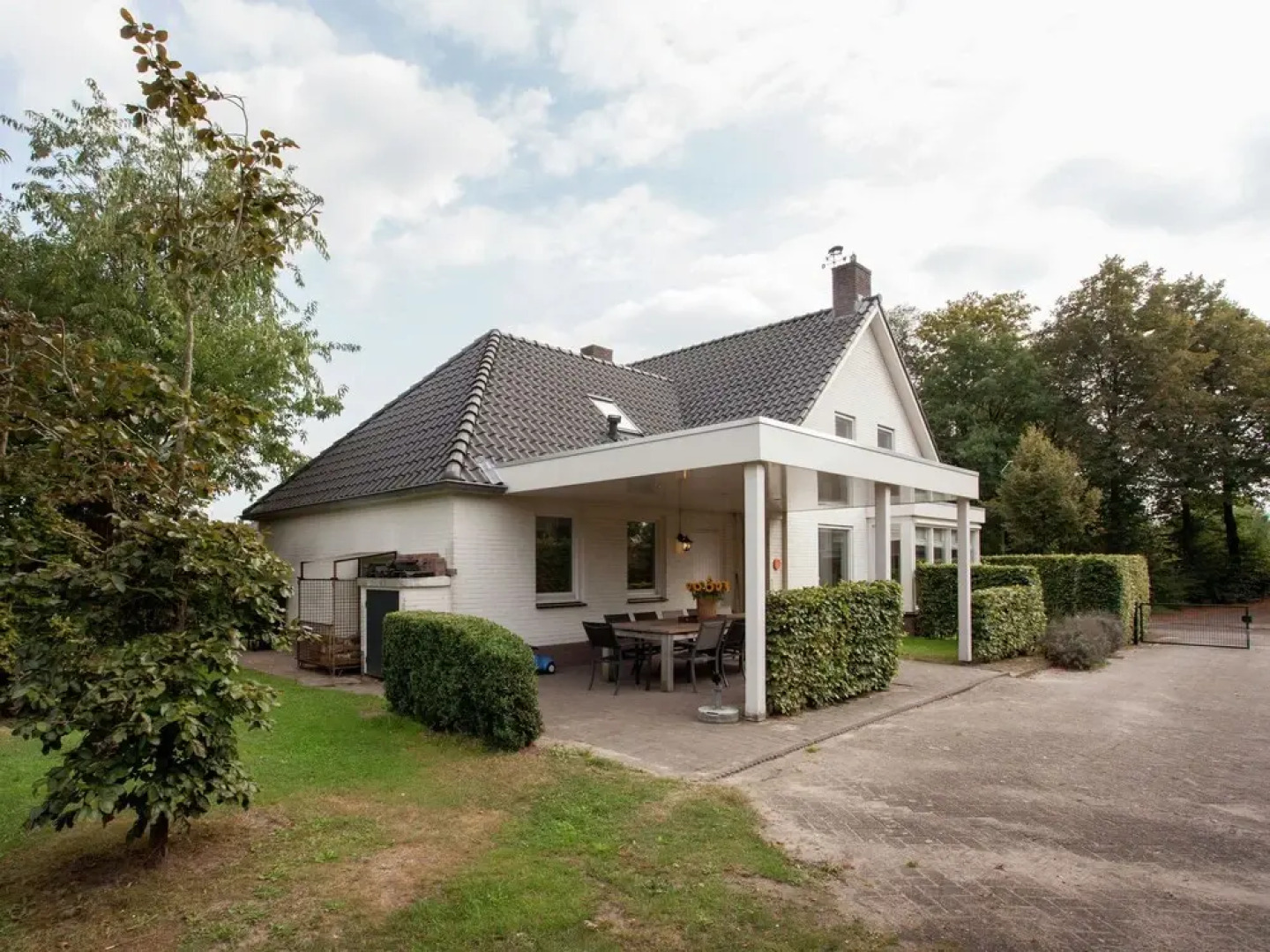 Majestic, Large Holiday Home near Leende Located Between Meadows & Forests