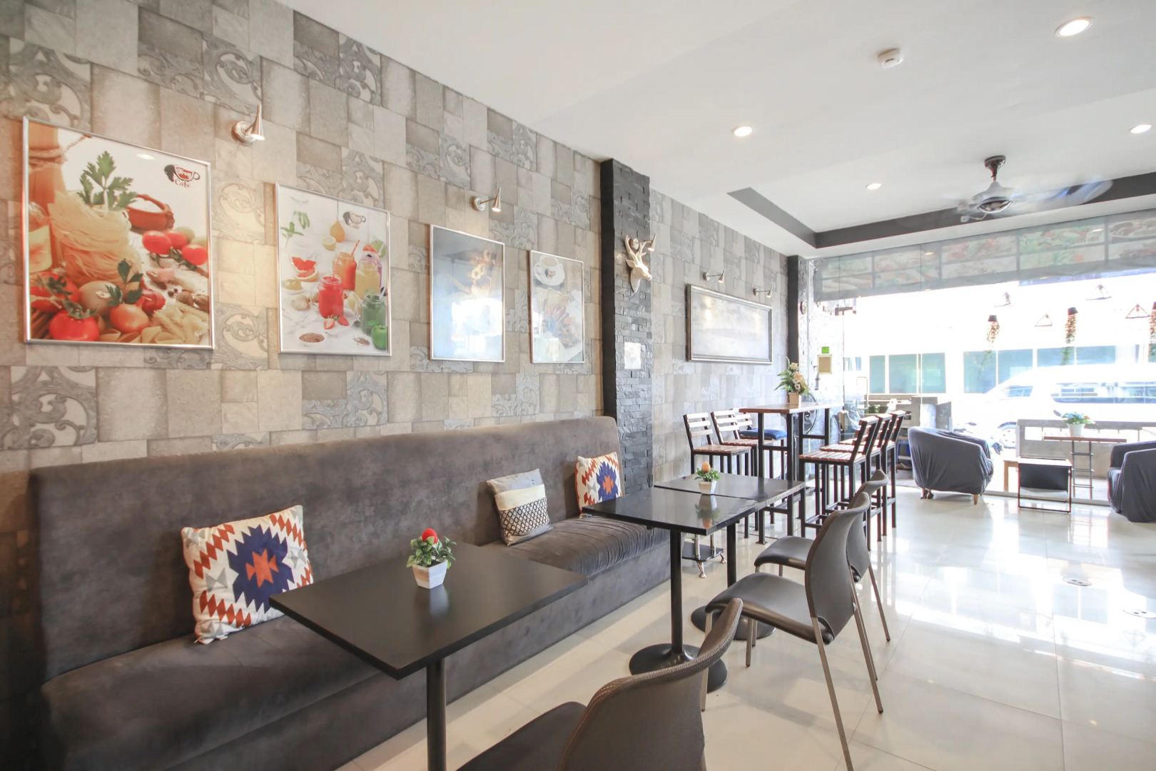 OYO 75321 Gemma Patong