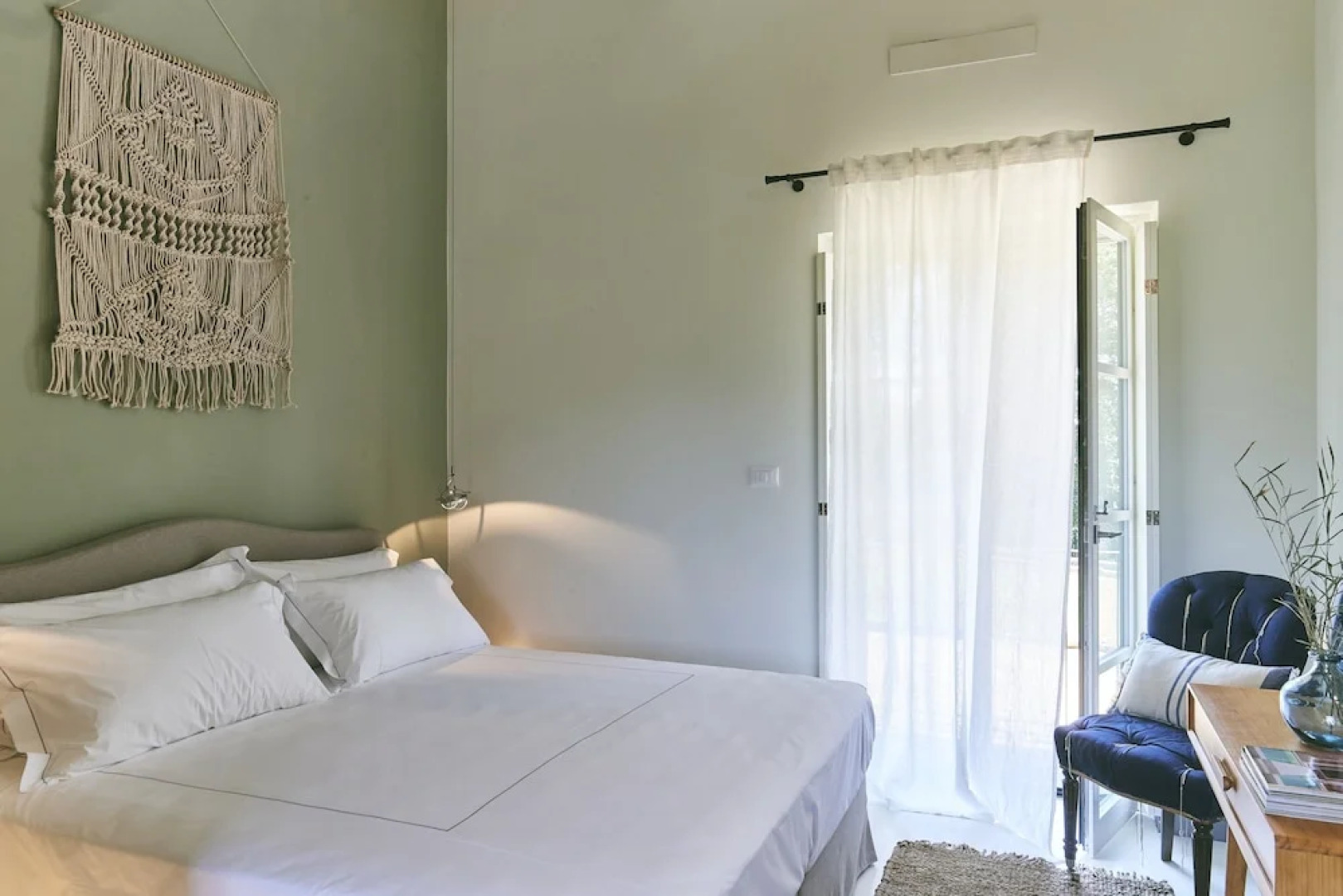 AQVAE Unconventional Country House