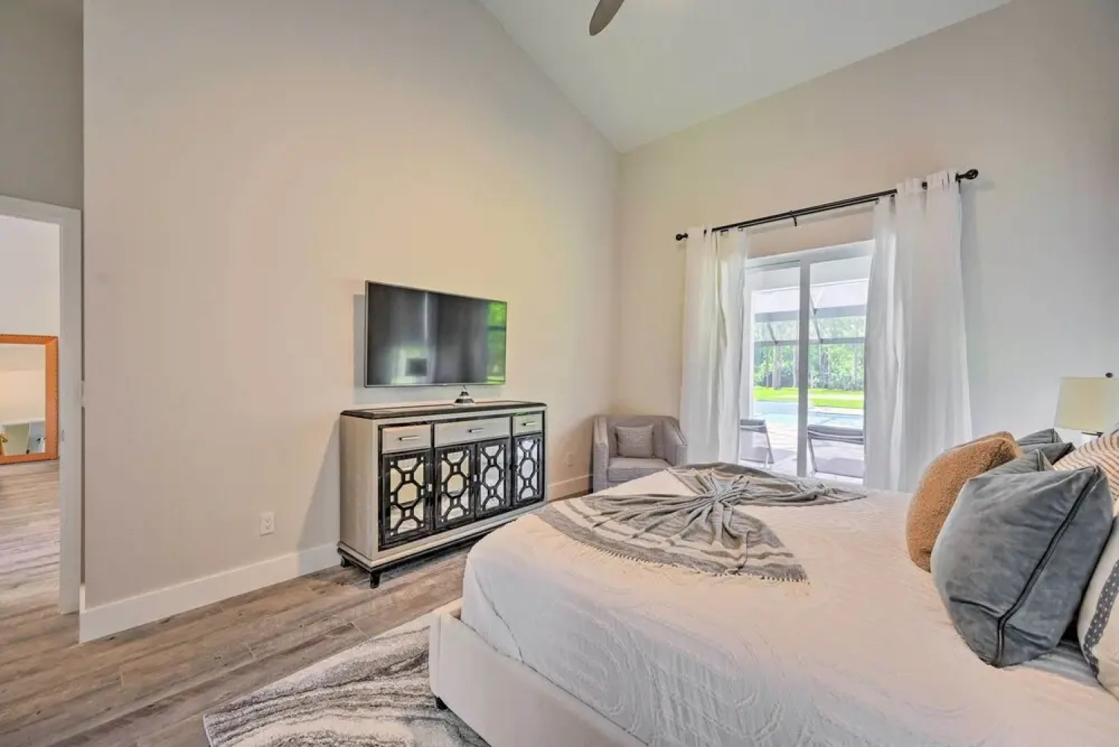 Sand Volleyball Court, Pool & Spa: Naples Gem!