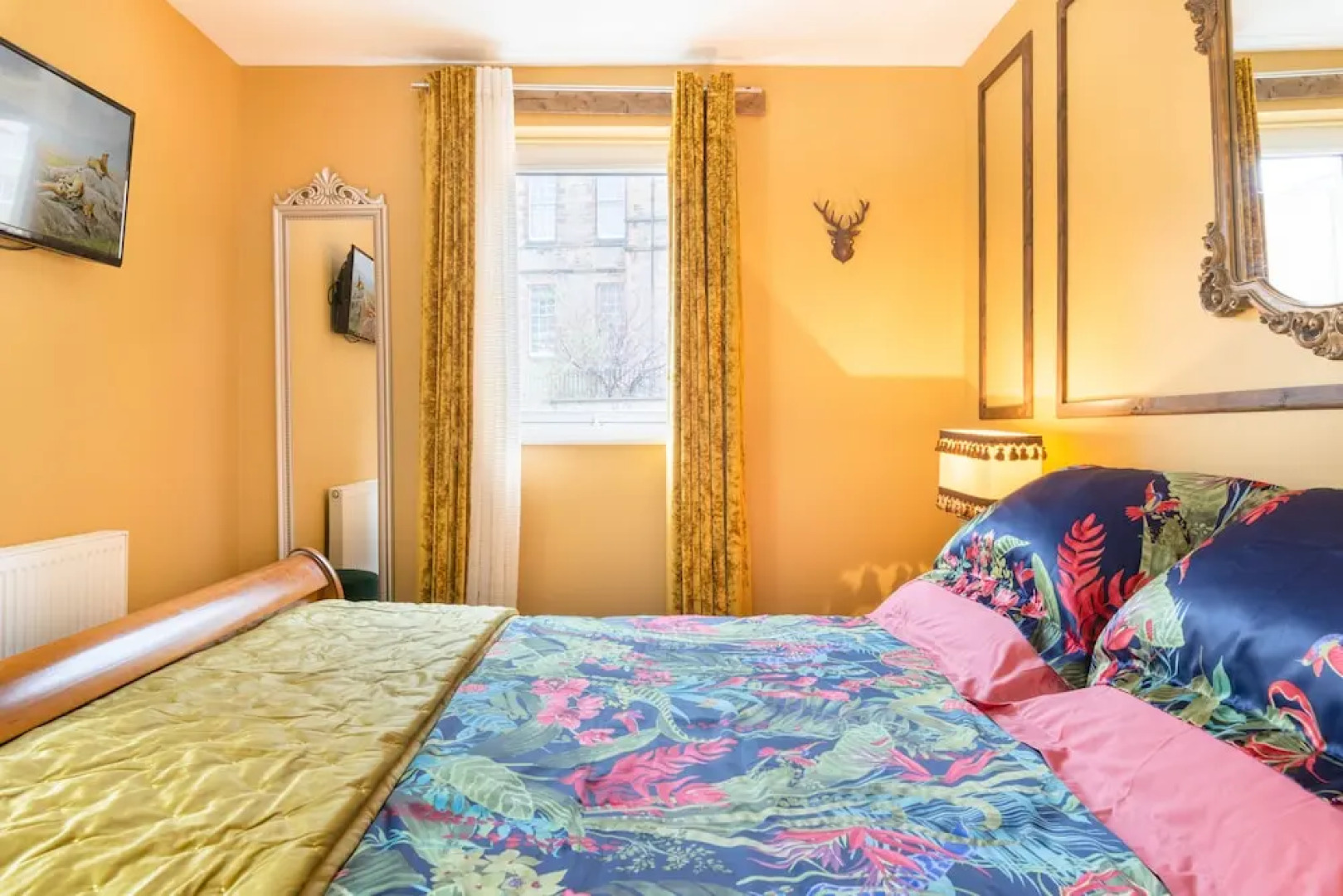 Quirky 1 Bedroom Apartment Next to Holyrood Palace