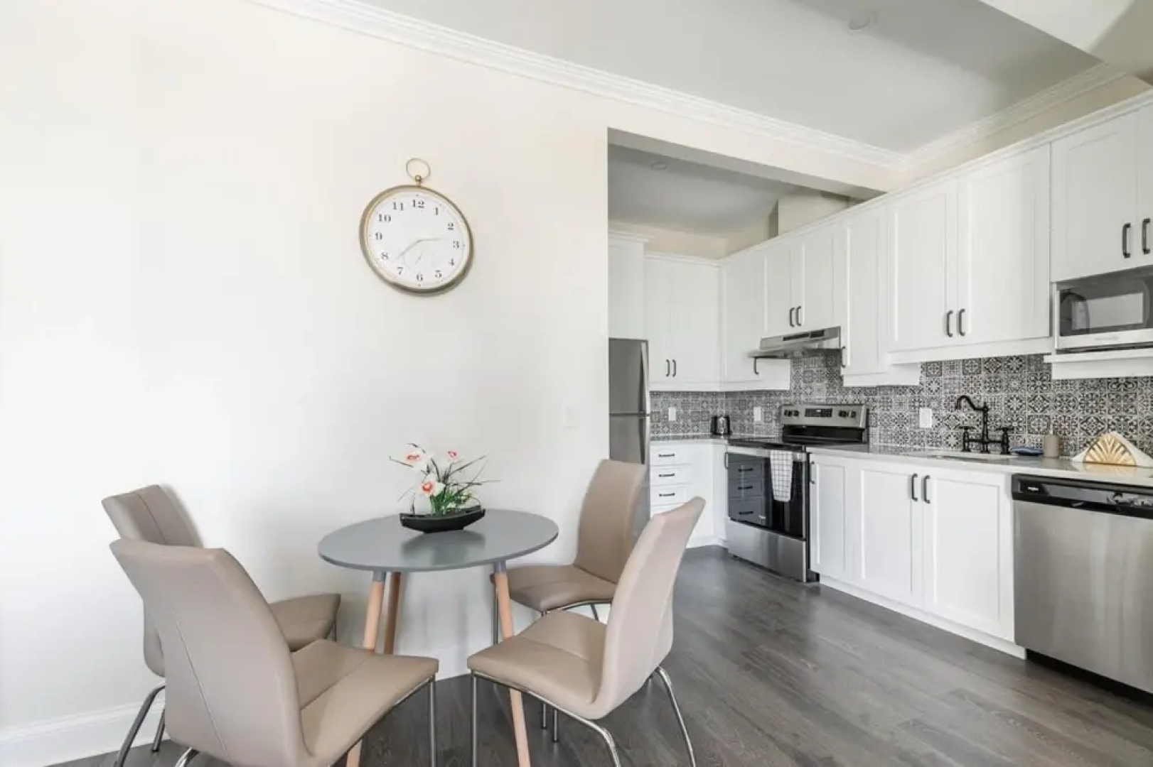 Rideau King 1Br Apartment Free Parking 2
