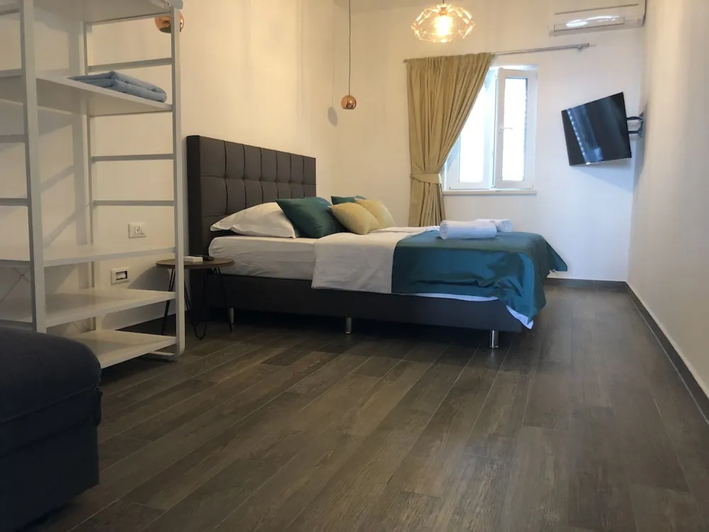 Boutique Pine Tree Resort Luxury Aparments & Restaurant