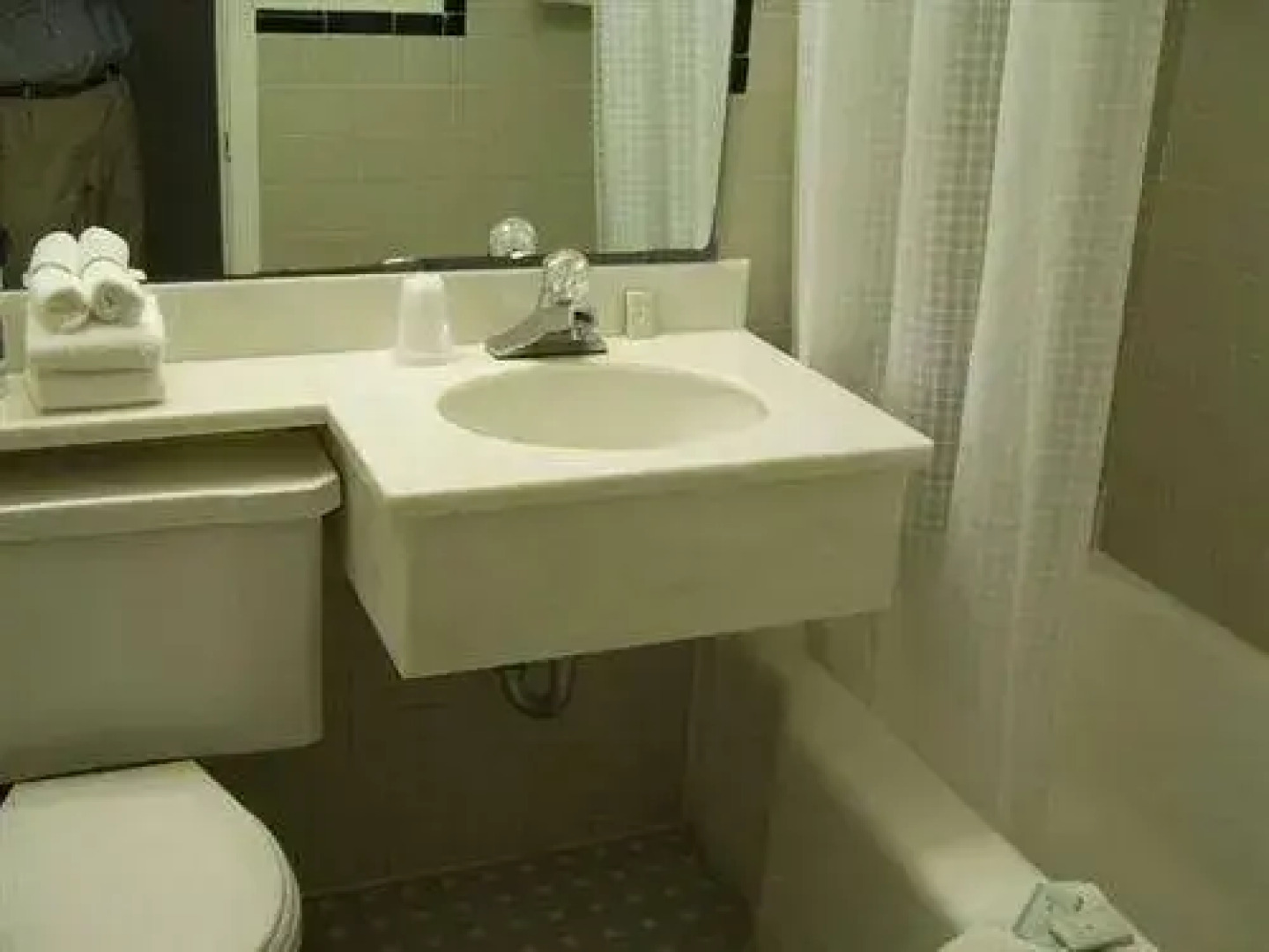 Rodeway Inn & Suites