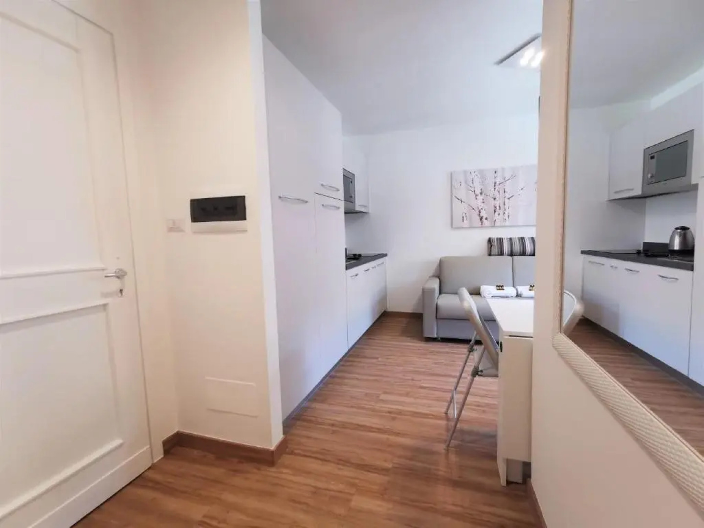 Hostdomus - Smart Tech Apartment