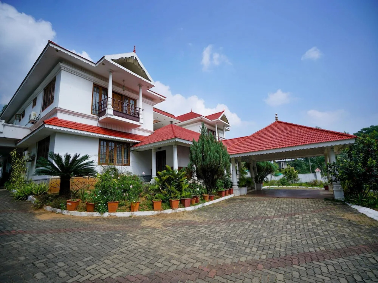 OYO 10638 Chandana Royal Resorts