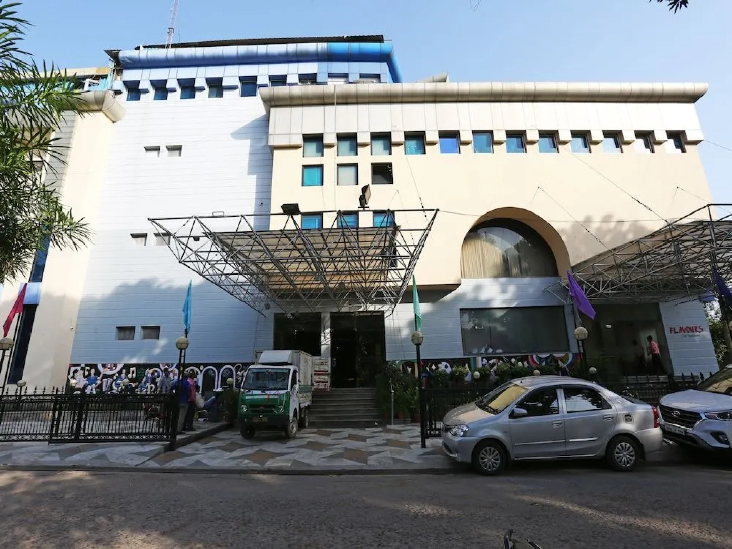 Vaccinated Staff- Capital O 3844 Hotel Kd Palace