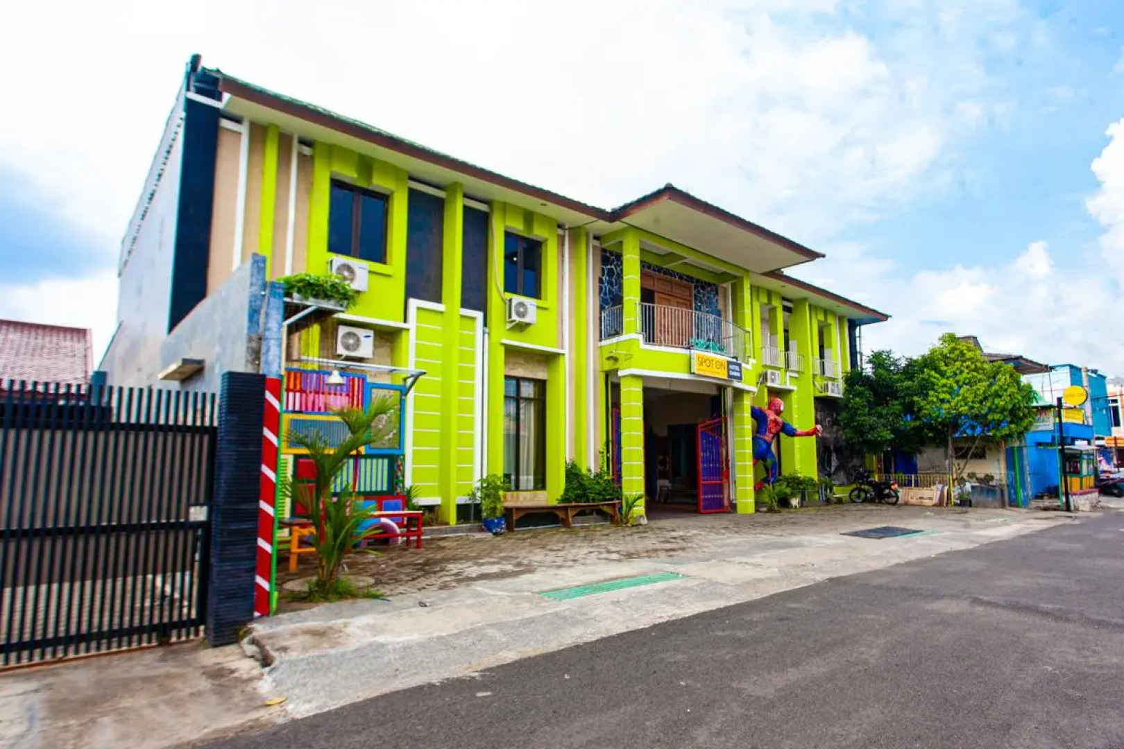 SPOT ON 2815 Hotel Damai