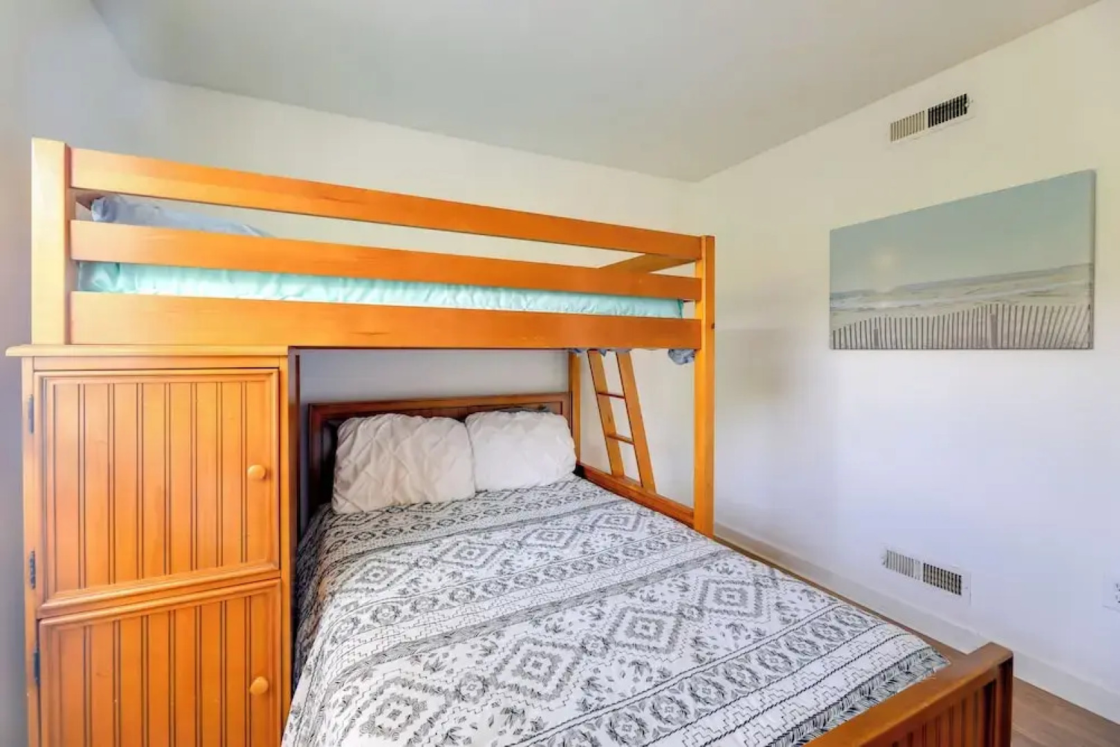 'west of the Moon' Ocean Apt w/ Beach Access!