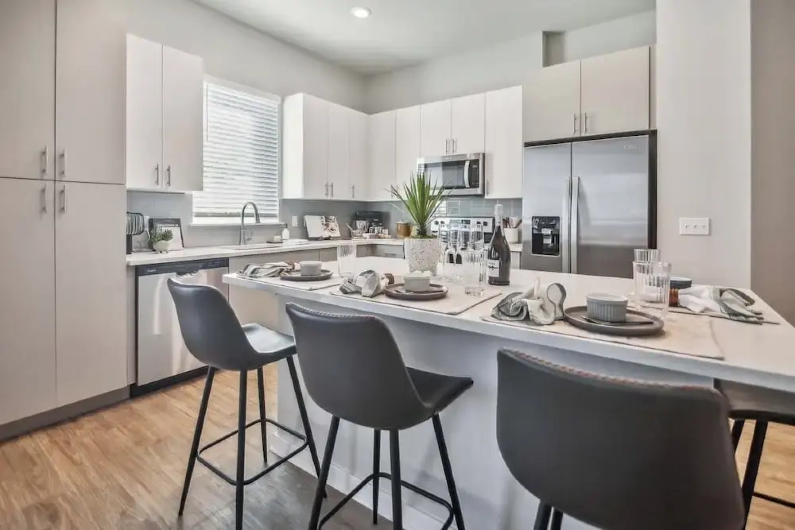 Landing Apartments near Sun City Center and Riverview