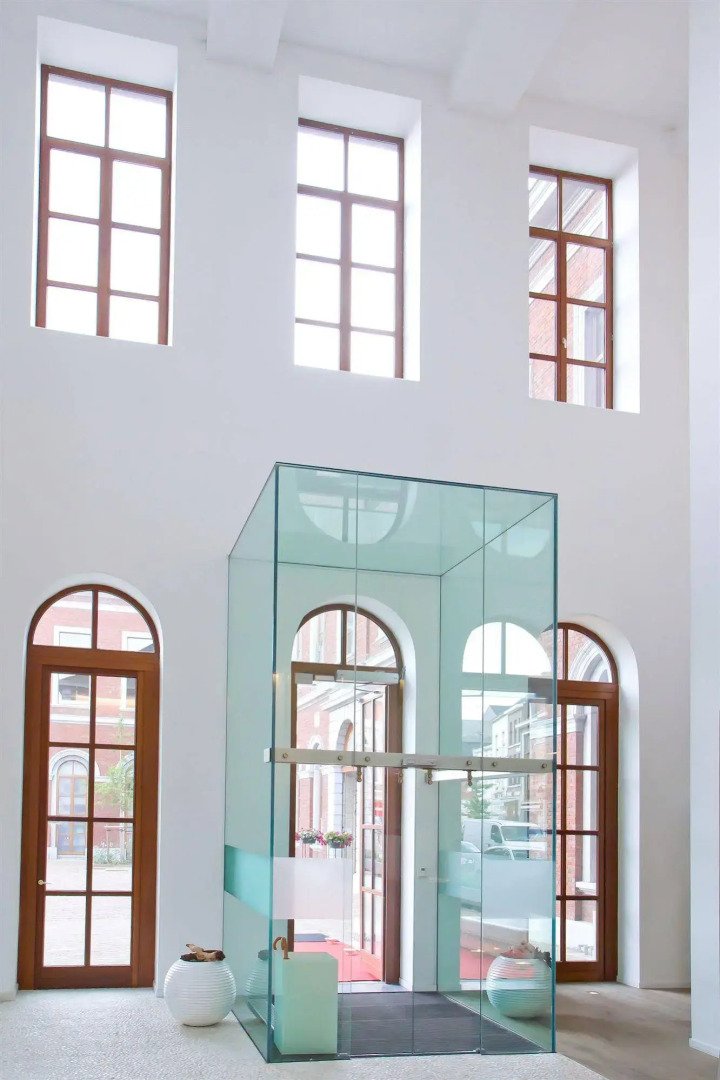 Eburon Hotel - Different Hotels