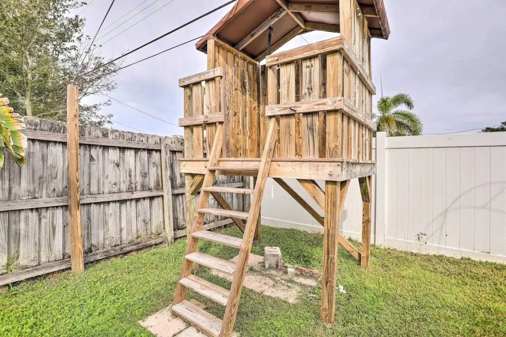 Sun-kissed Largo Escape: Private Pool & Patio