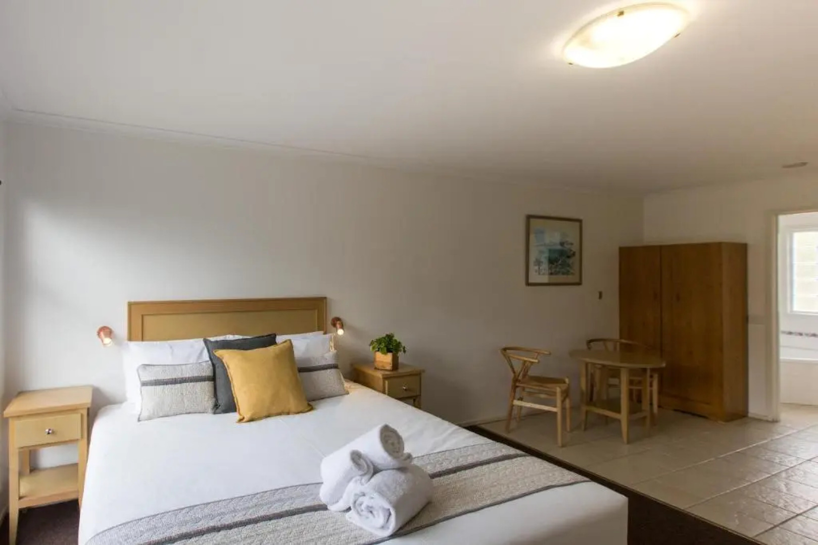 Fox on the Run - Motel Kilmore