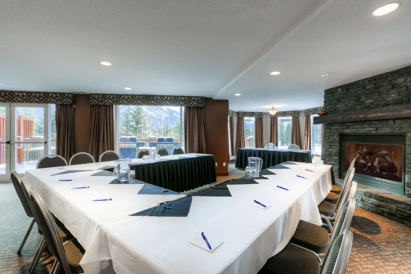 Falcon Crest Lodge by CLIQUE