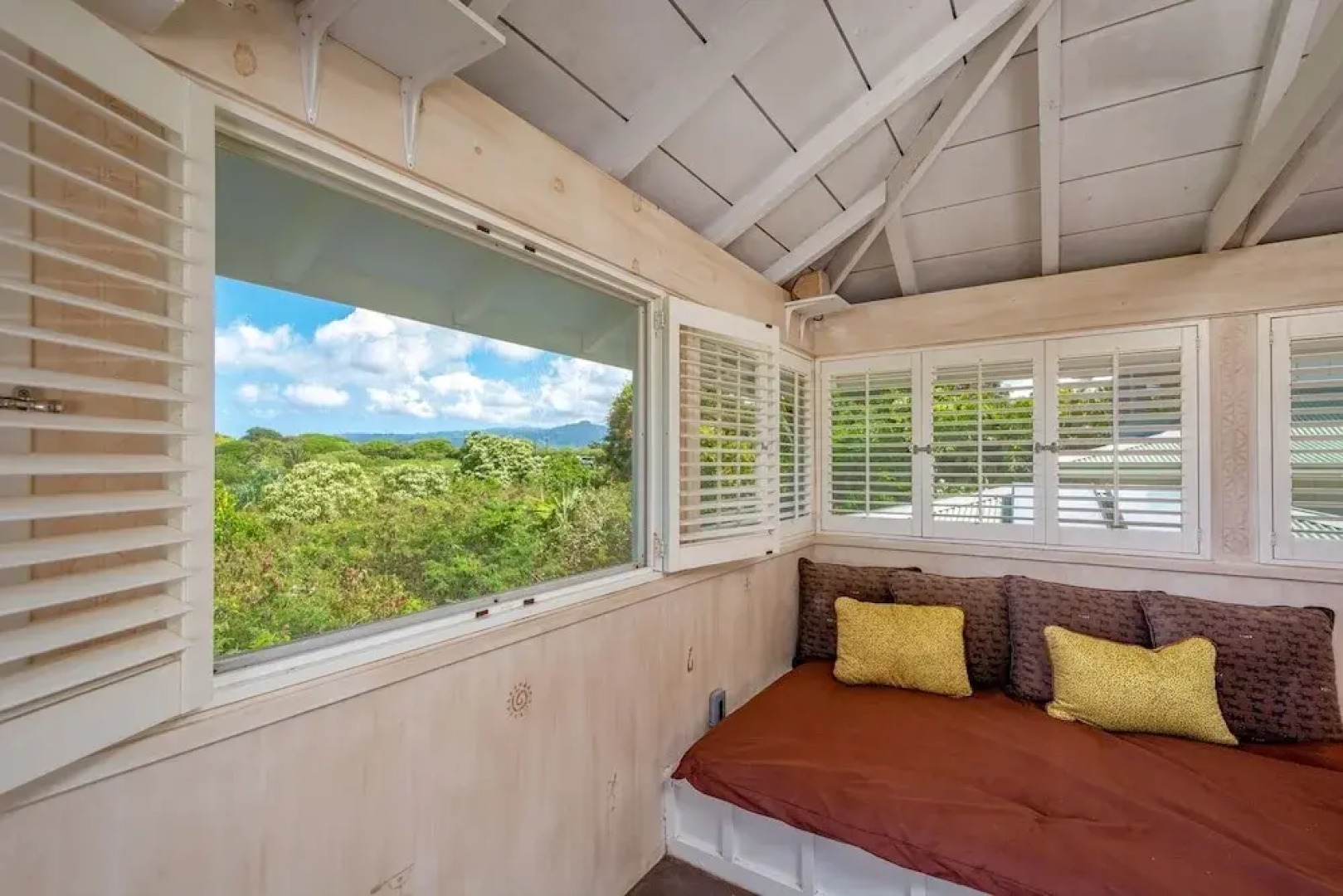 Brennecke's Beach Cottage 2 Bedroom Home by Redawning