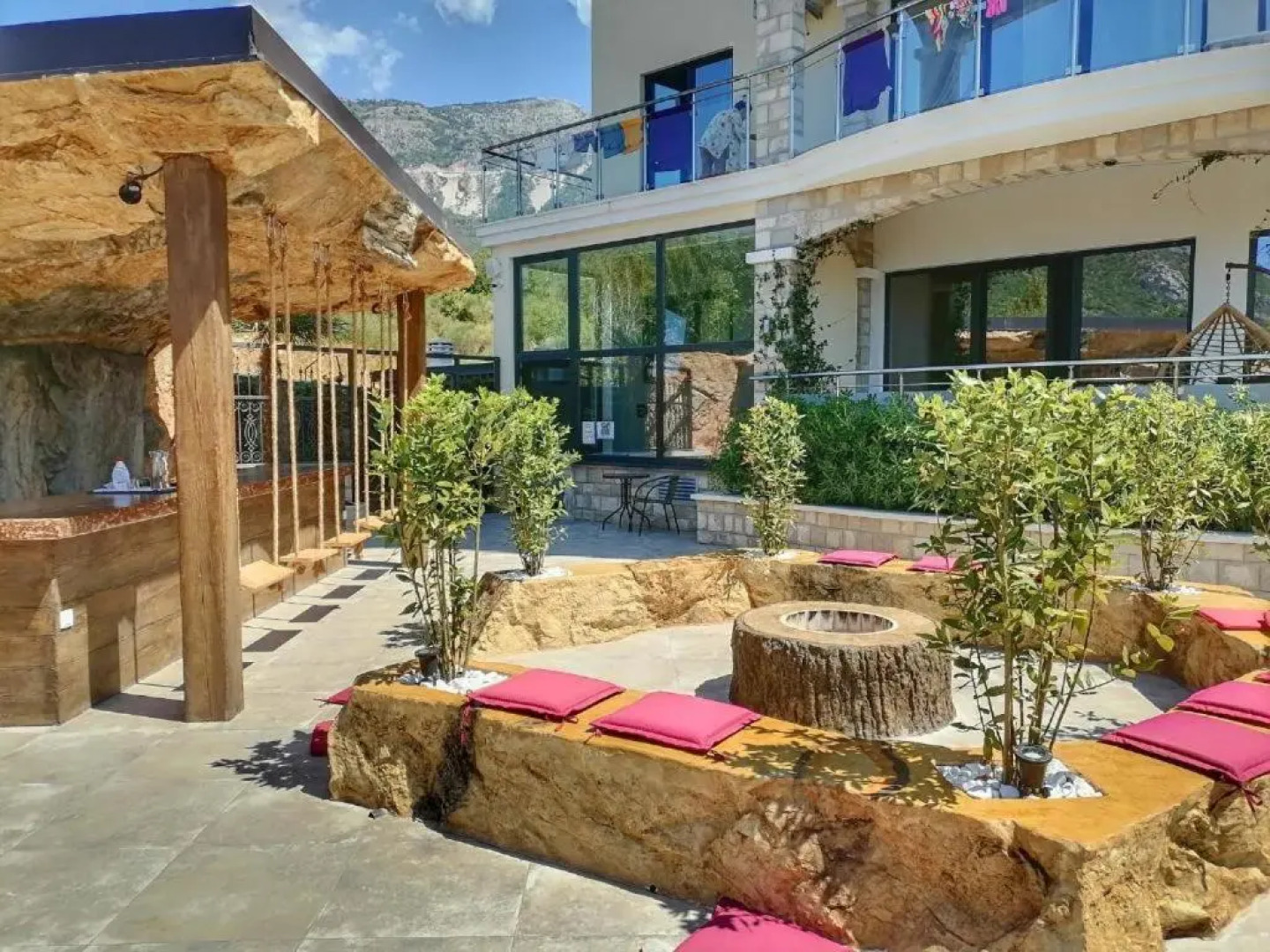 Modern Top Floor Sea View 3BR with Pools, Spa & Fitness