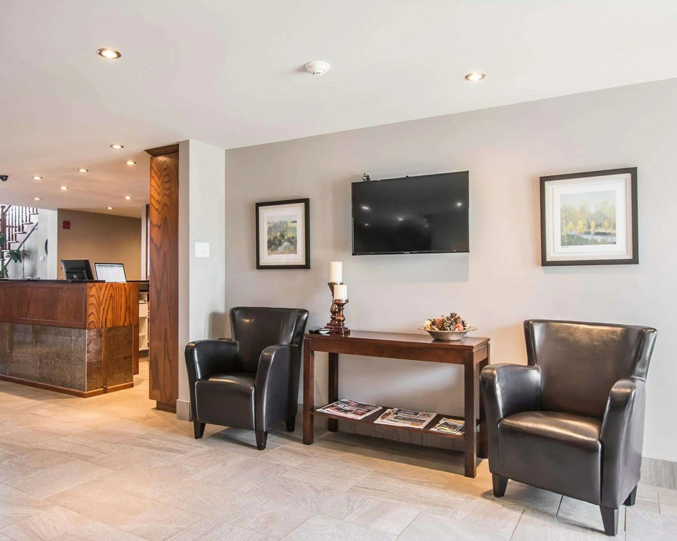 Econo Lodge Inn & Suites