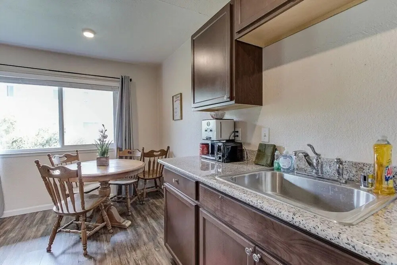 Comfy 2-bedroom, 5min to Concord Bart
