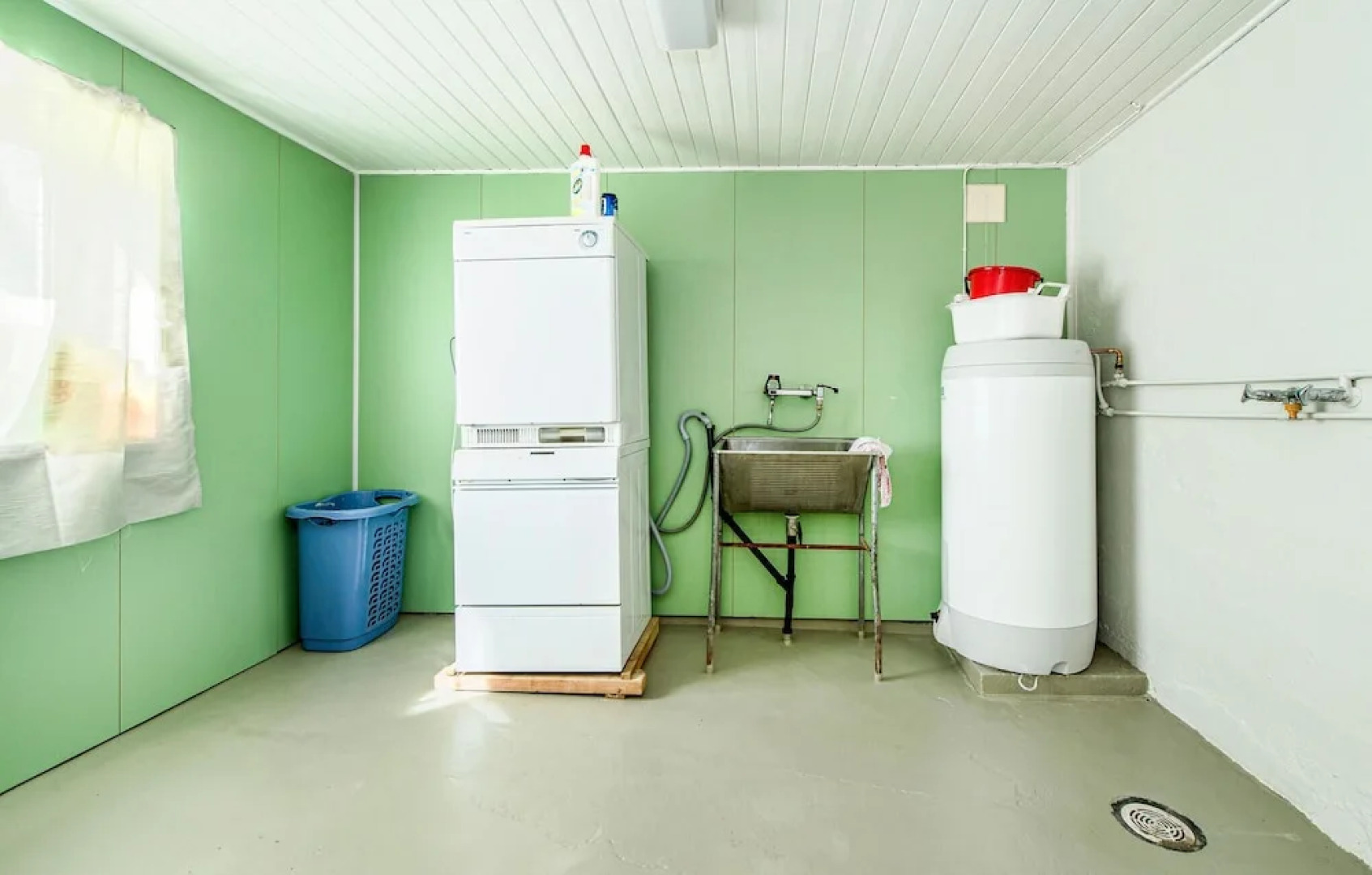 Awesome Home in Strandebarm With 6 Bedrooms and Wifi