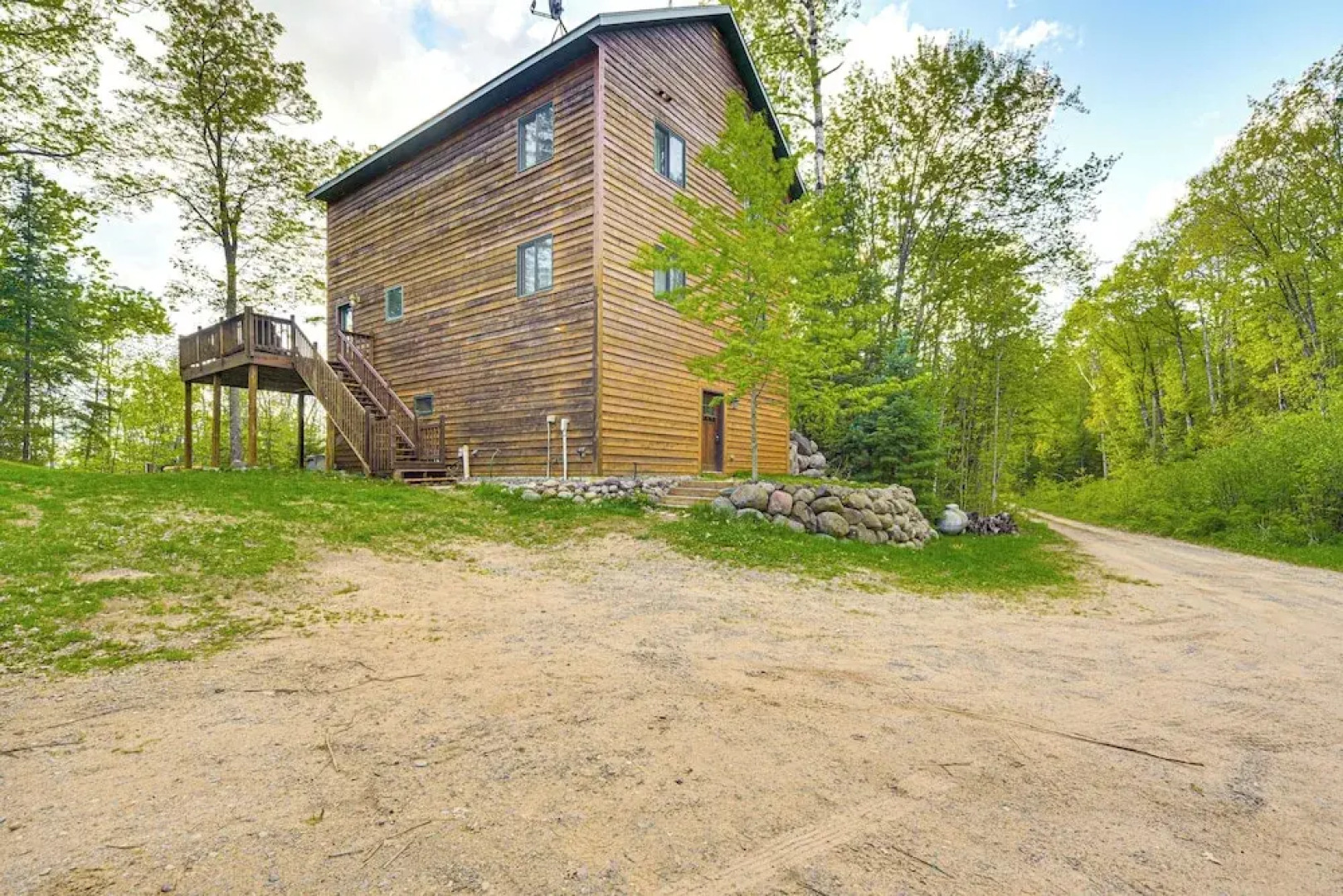 Paddle Ready: Hayward Lake View Retreat w/ BBQ