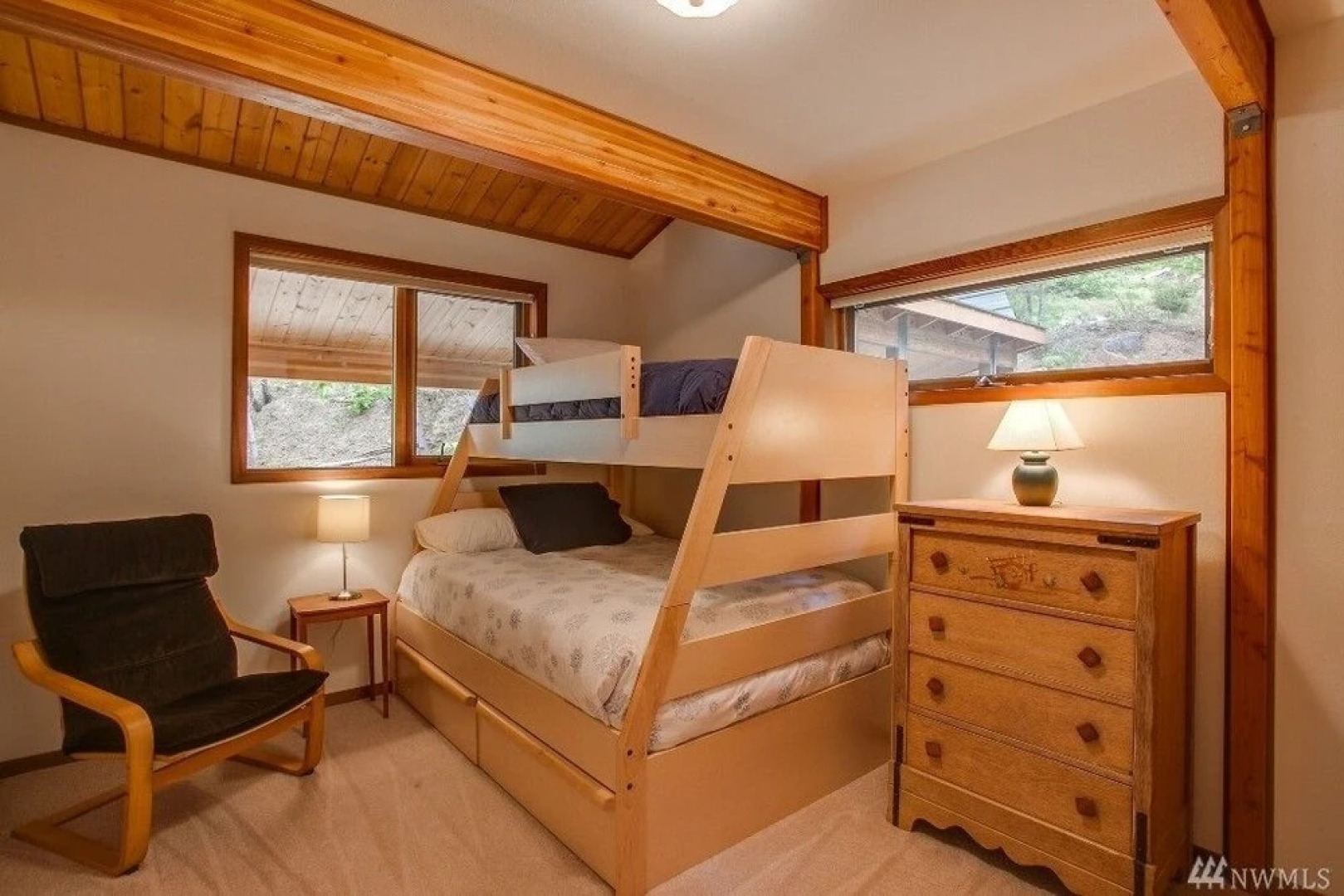 Timber View Lodge - Three Bedroom Home with Hot Tub