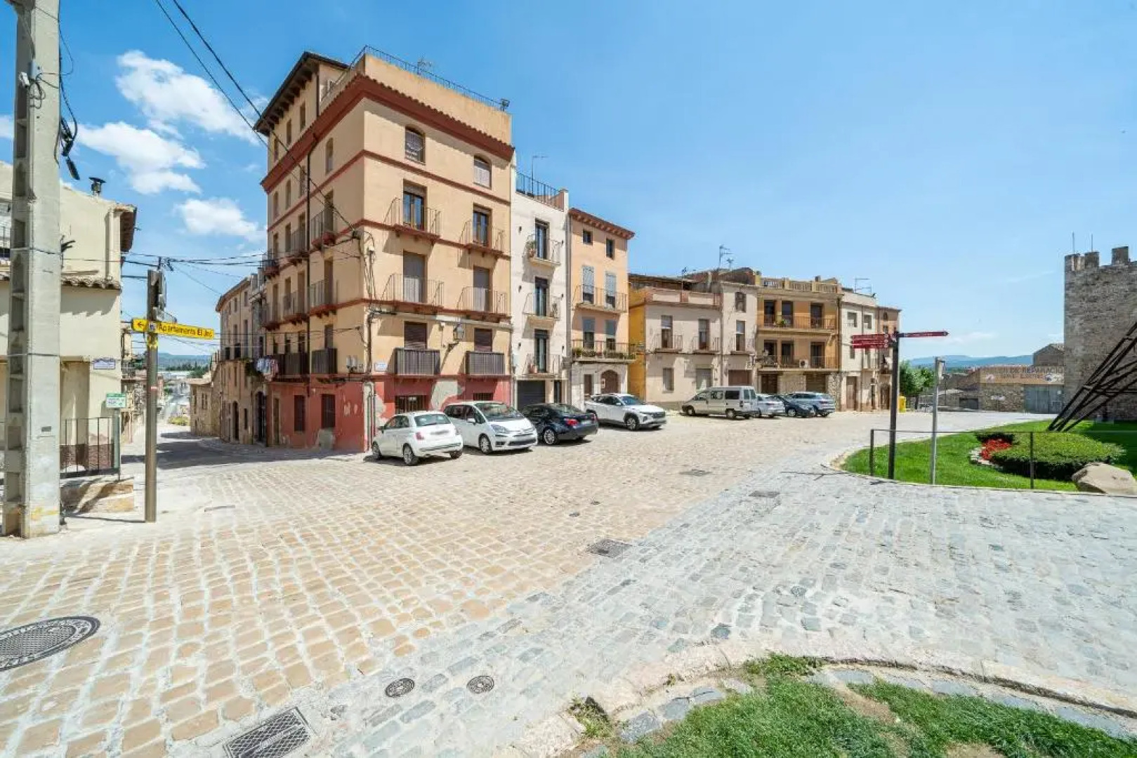 Hauzify I Apartaments Montblanc