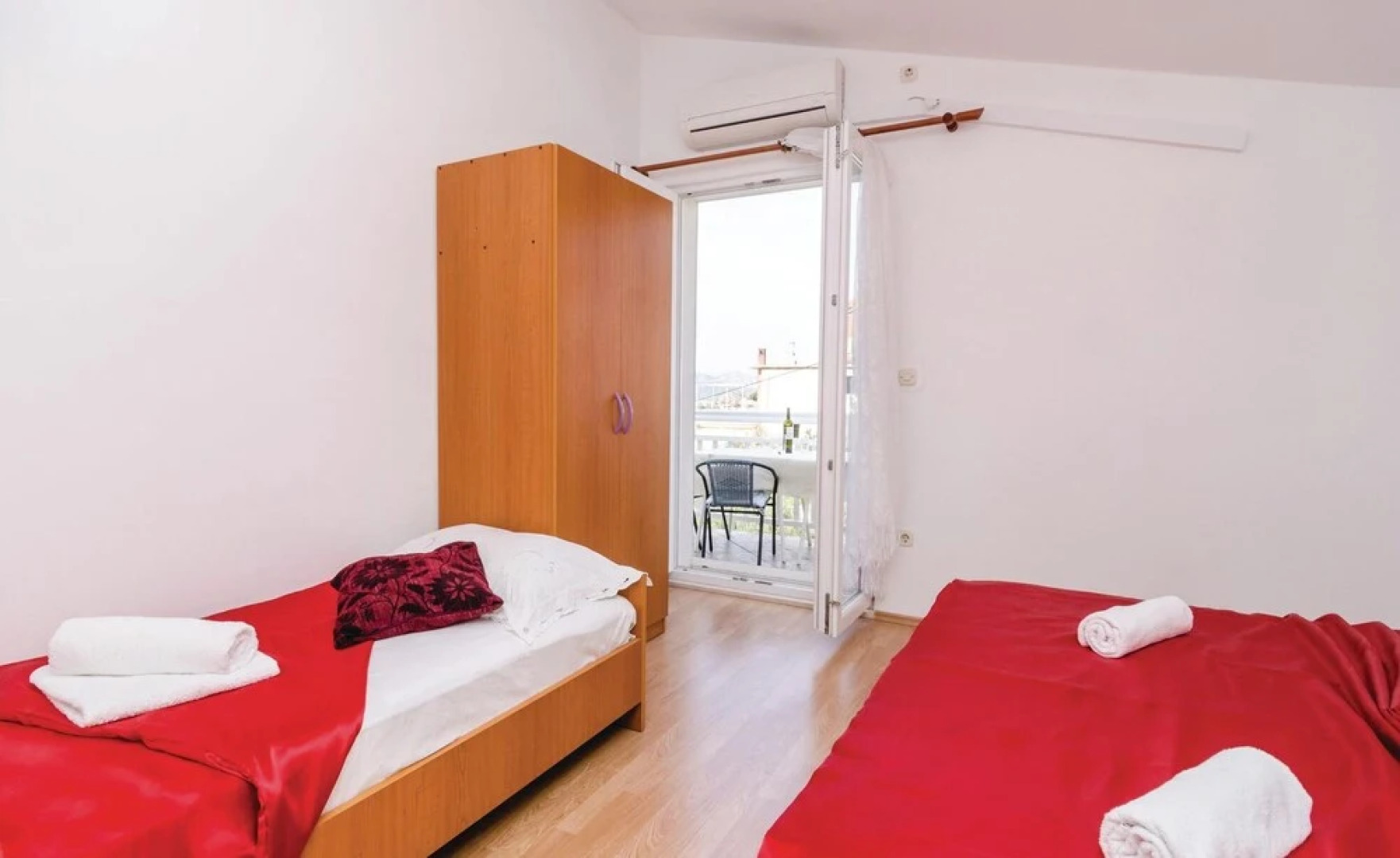 Awesome Home in Plat With Wifi and 1 Bedrooms