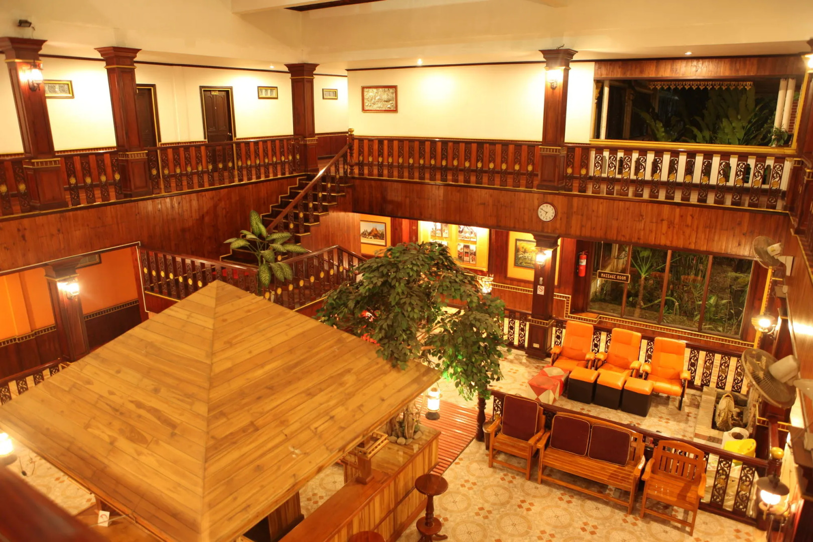 E-Outfitting Vang Thong Hotel