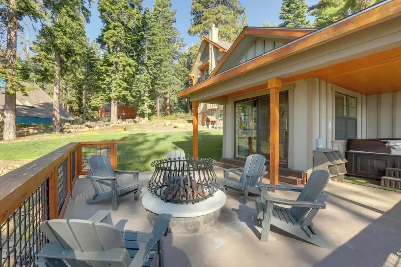Lake Tahoe Views & Hot Tub: Stunning Luxury Home!