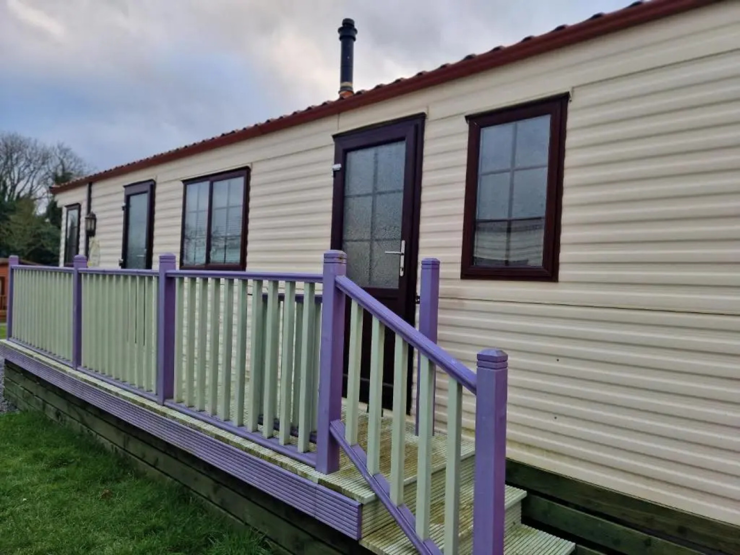 Caravan - Sleeps 4 - Pet Friendly - Parking