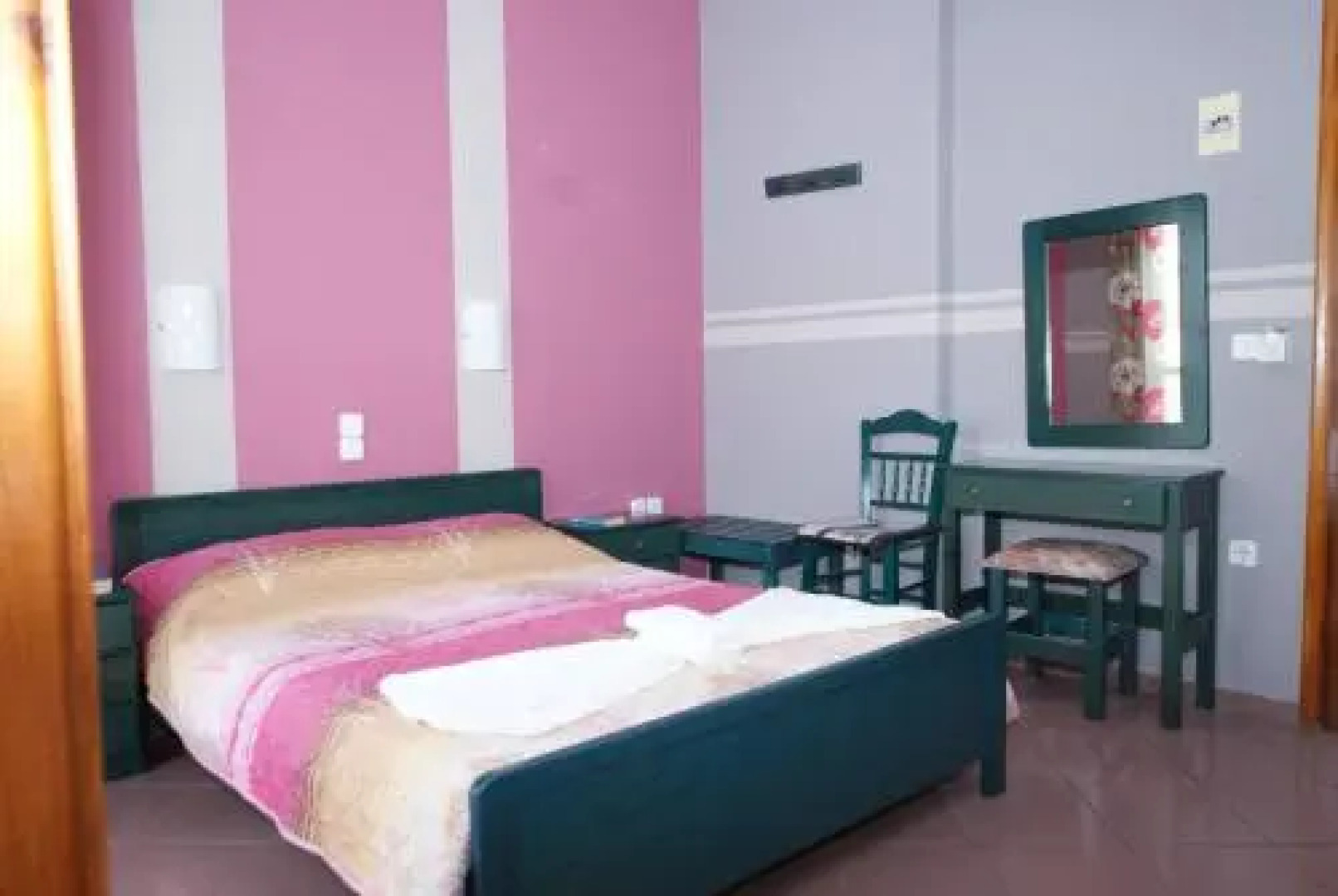 Michaelas Apartments & Studios