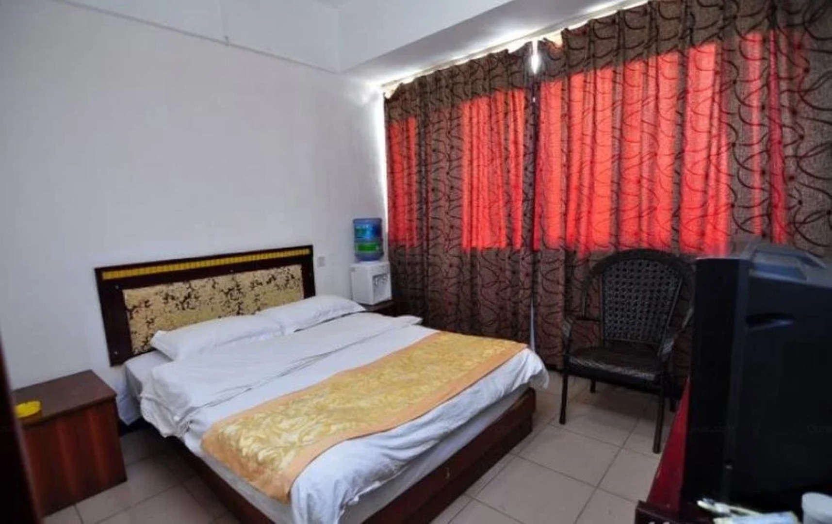 Qujing Agricultural Materials Hotel