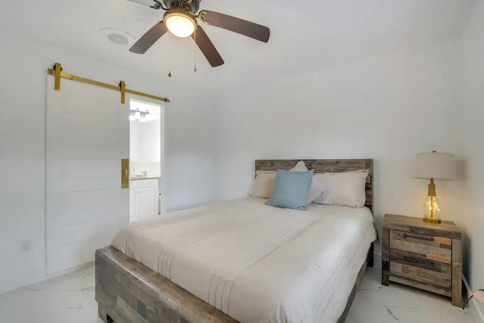 Swim, Hike & Kayak: Crystal River Retreat w/ Yard!