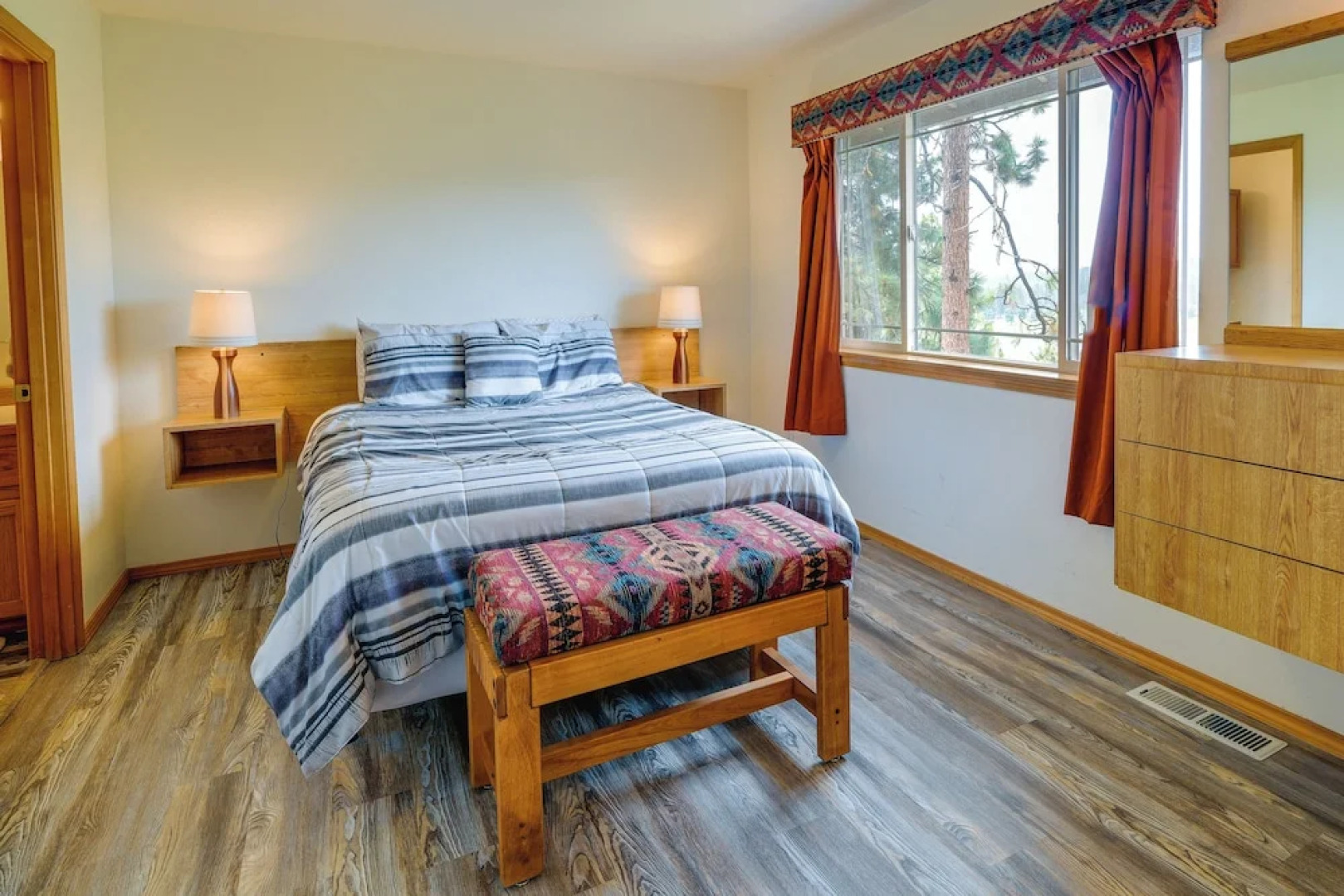 Resort-style Klamath Falls Home, Golf Course View!