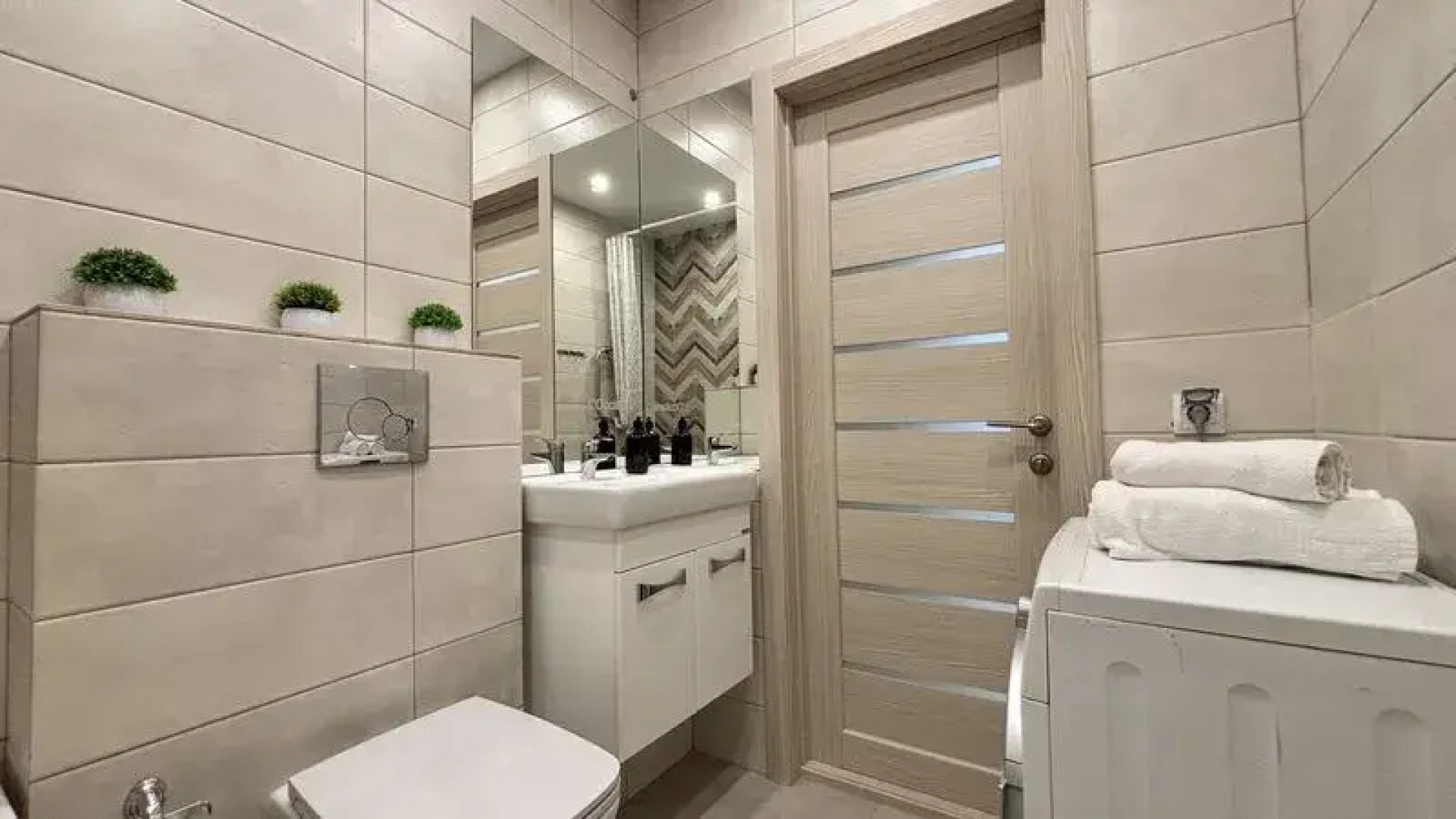 Мун72 на улице Джанбровского, д. 4