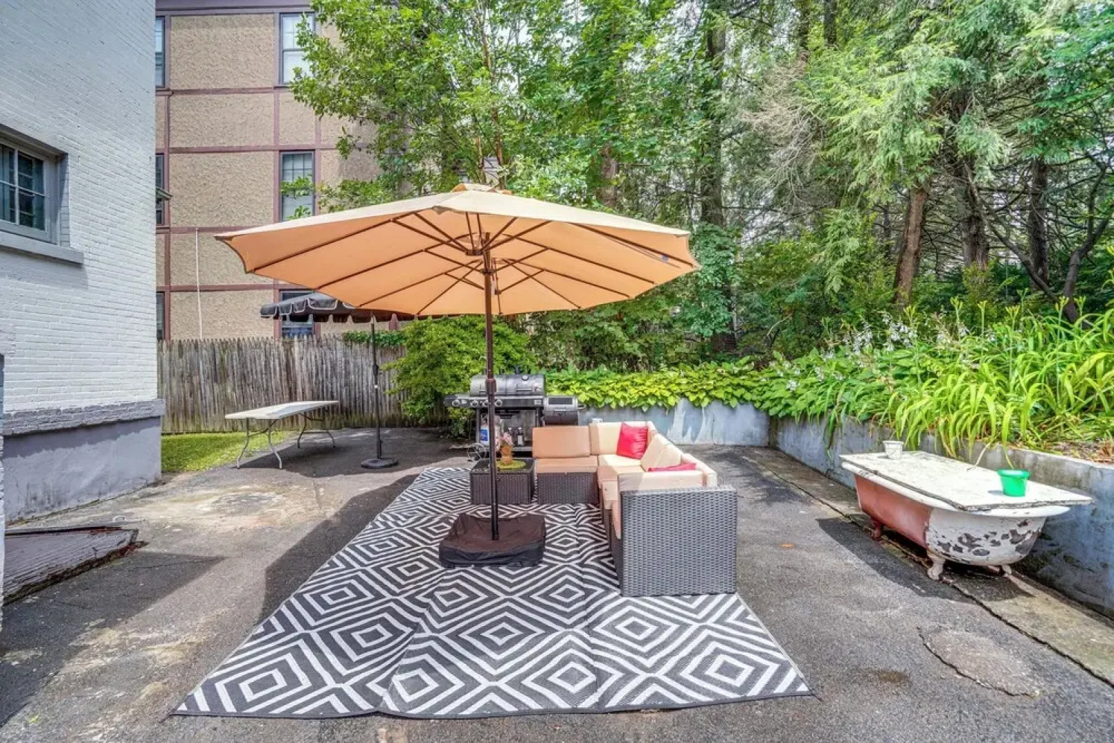 Steps to Union College: Home w/ Shared Yard!