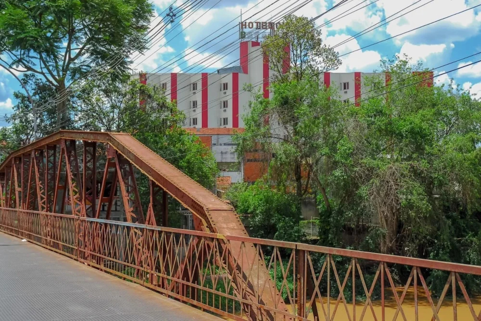 Binder Hotel Mogi Guacu