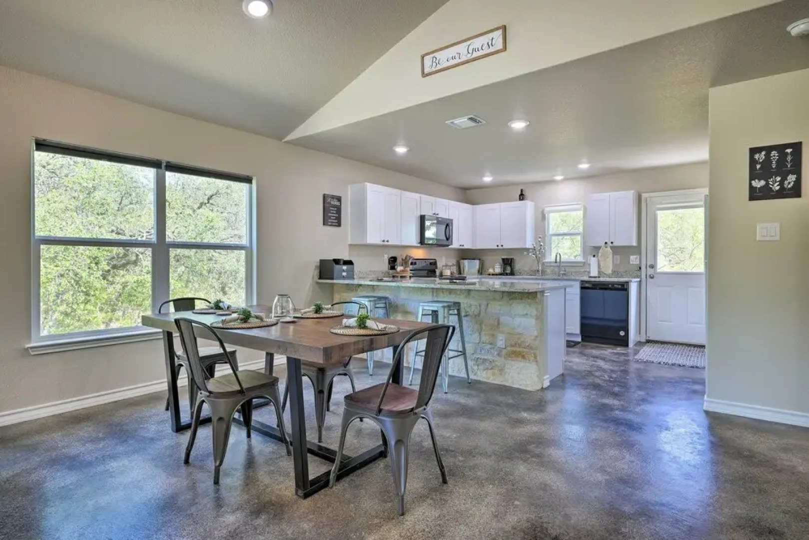 Canyon Lake Home ~ 1 Mi to Golfing & Swimming