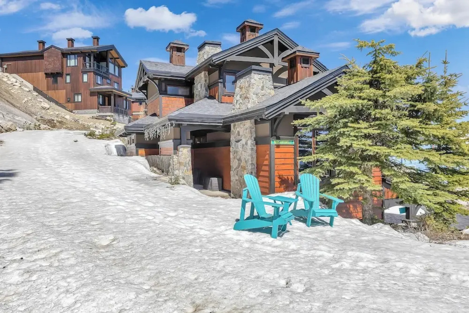 Snow Therapy Chalet Ski In Out & Hot Tub