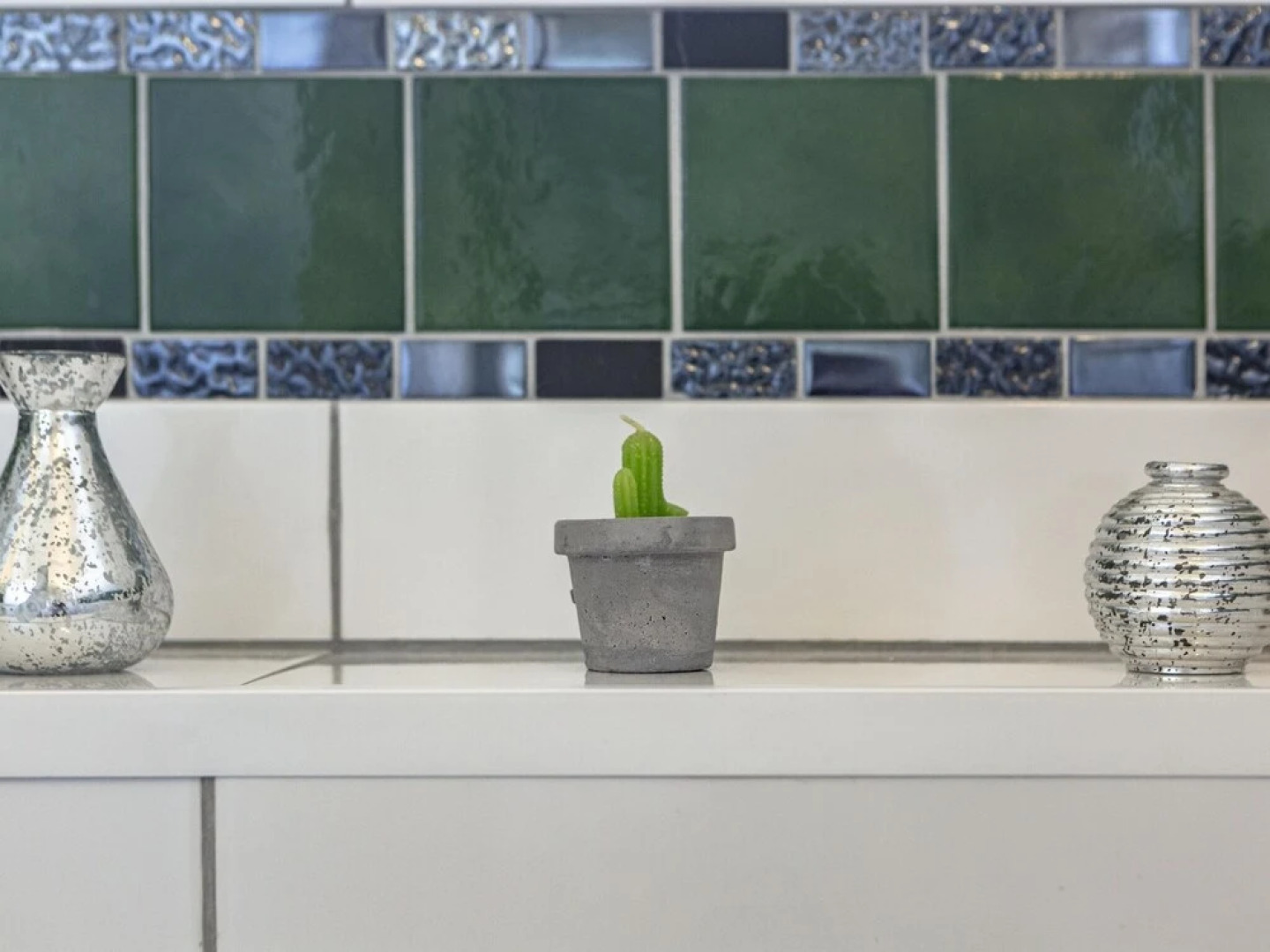 Panoramic White House Suite in Tulle