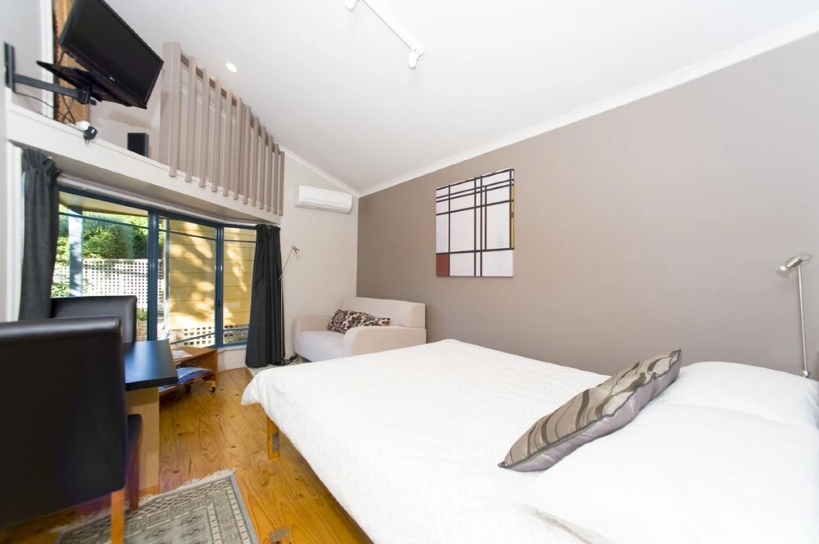 Earle Street Apartment