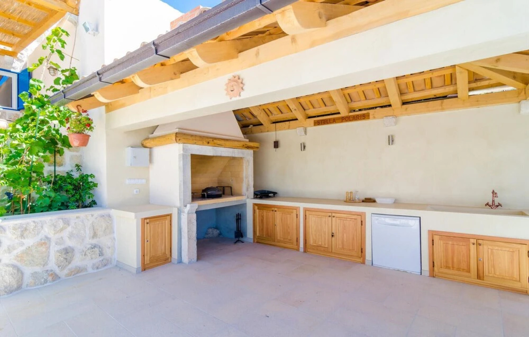 Nice Home in Brsecine With Wifi and 3 Bedrooms