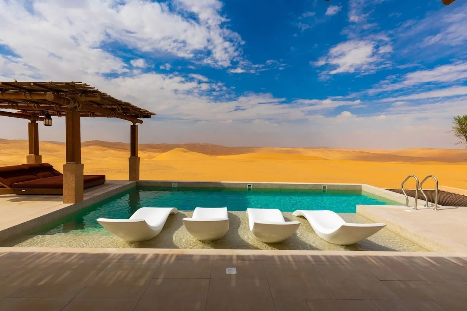 Bab Al Nojoum Bateen Liwa