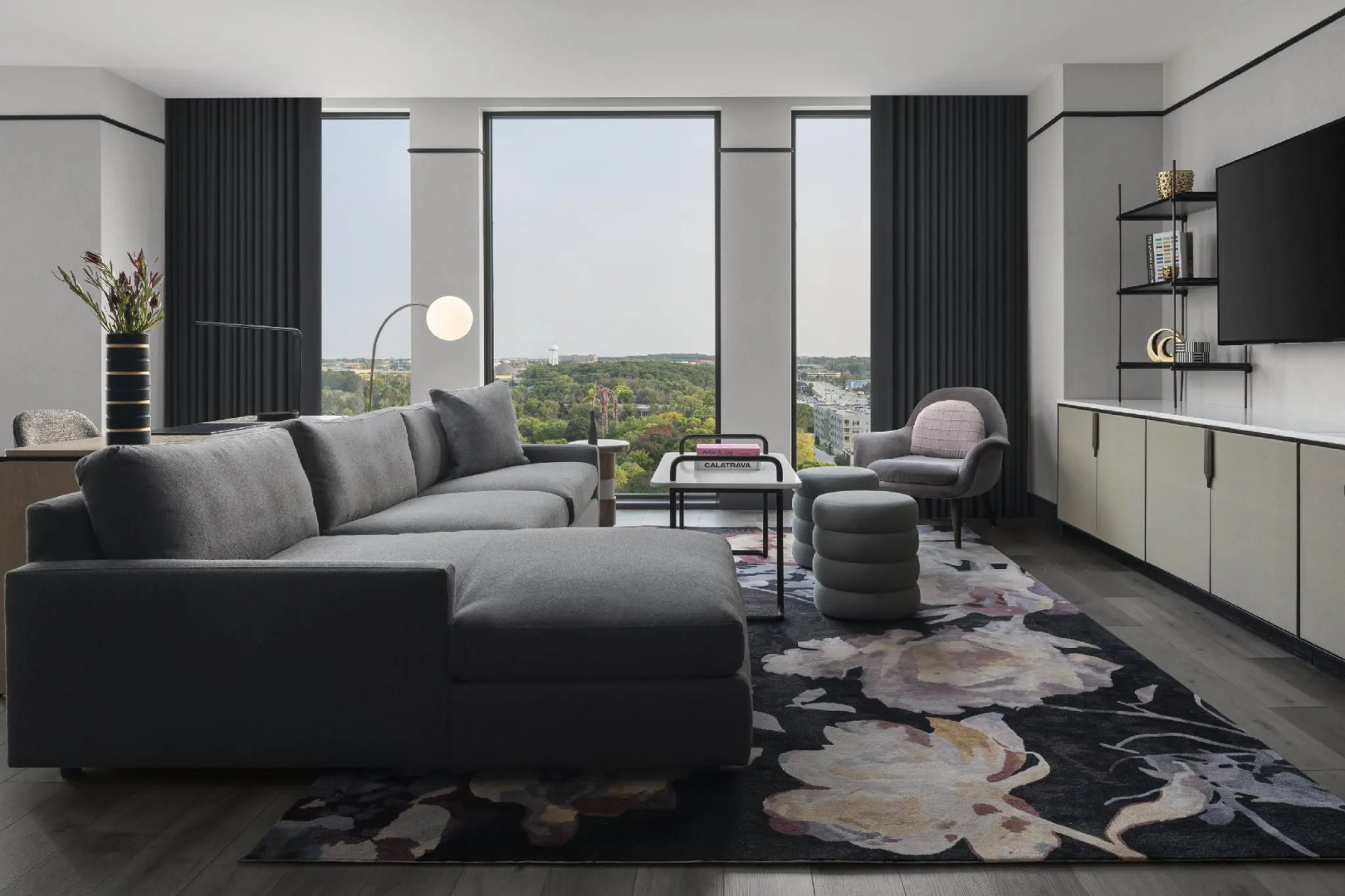 Renaissance Milwaukee West Hotel