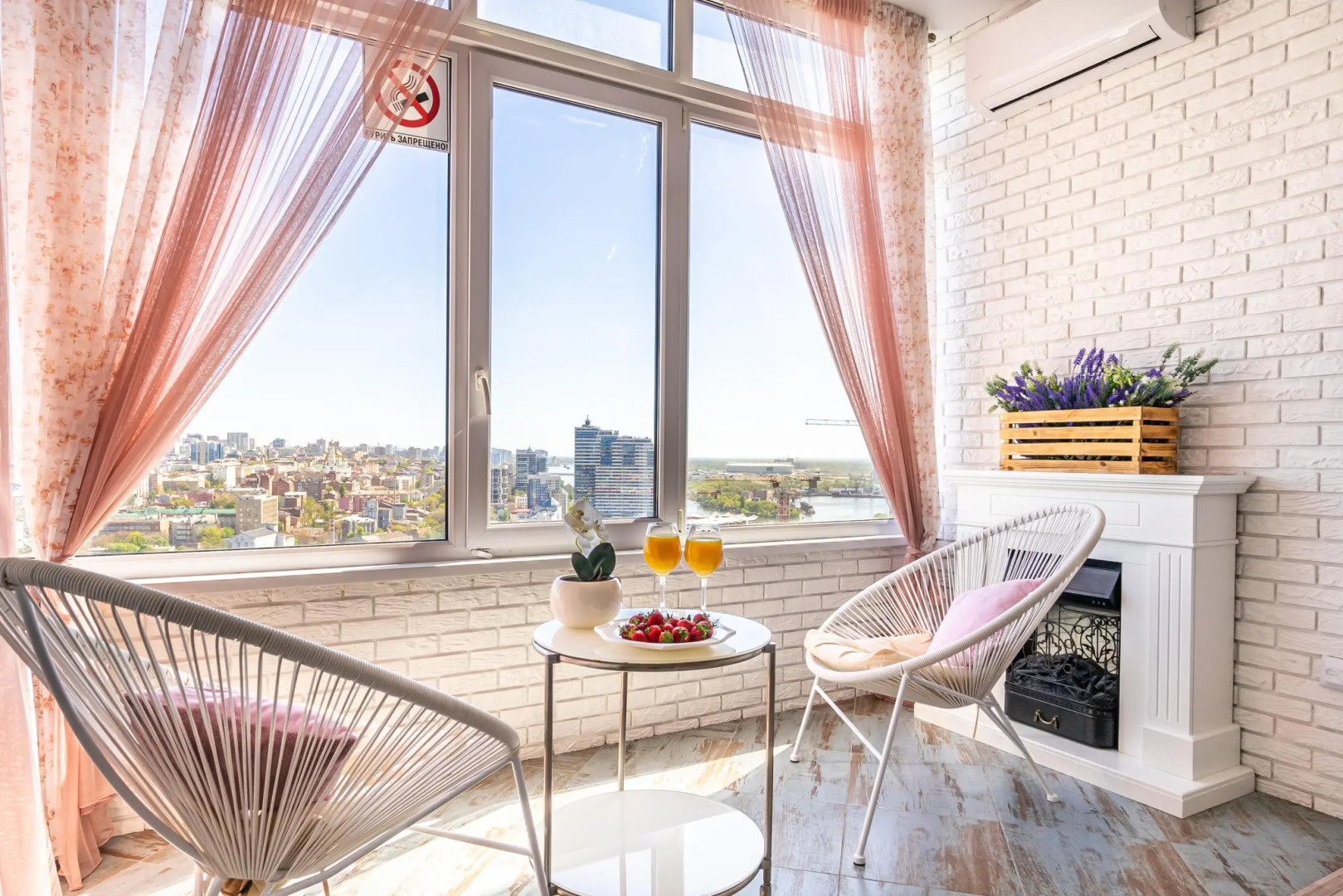 Вершина на переулке Зеркальный