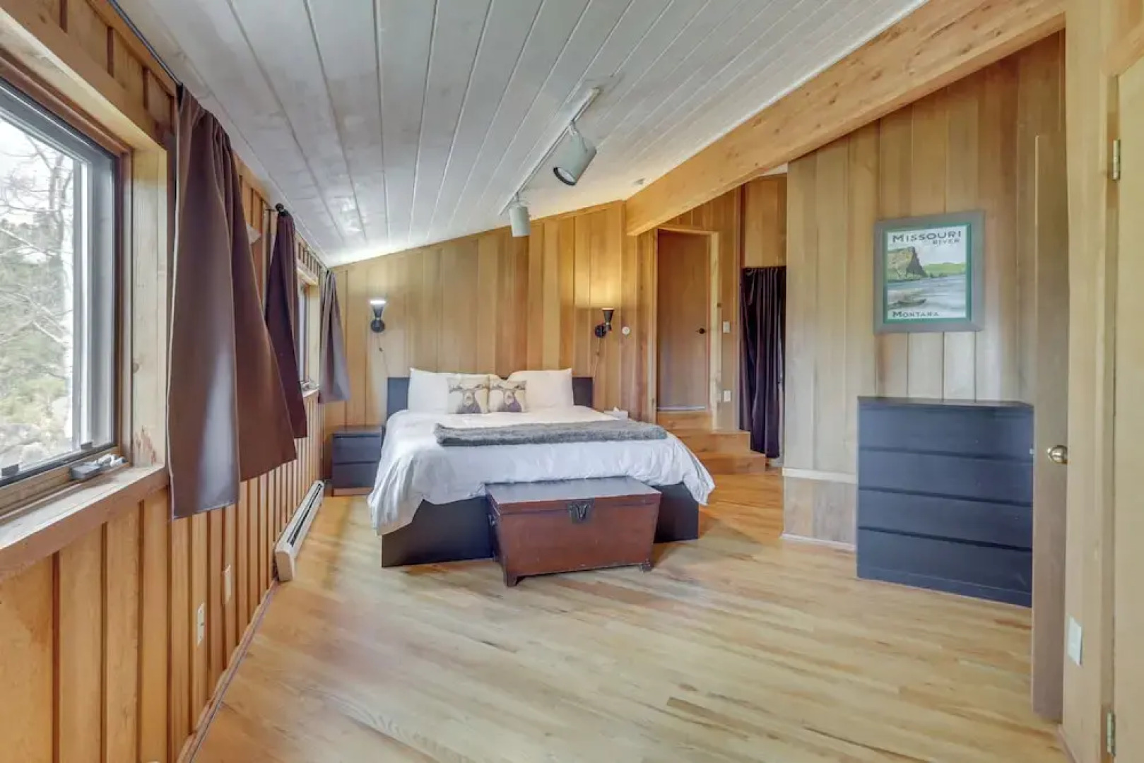 Panoramic Mountain-view Retreat w/ Hot Tub + Deck!