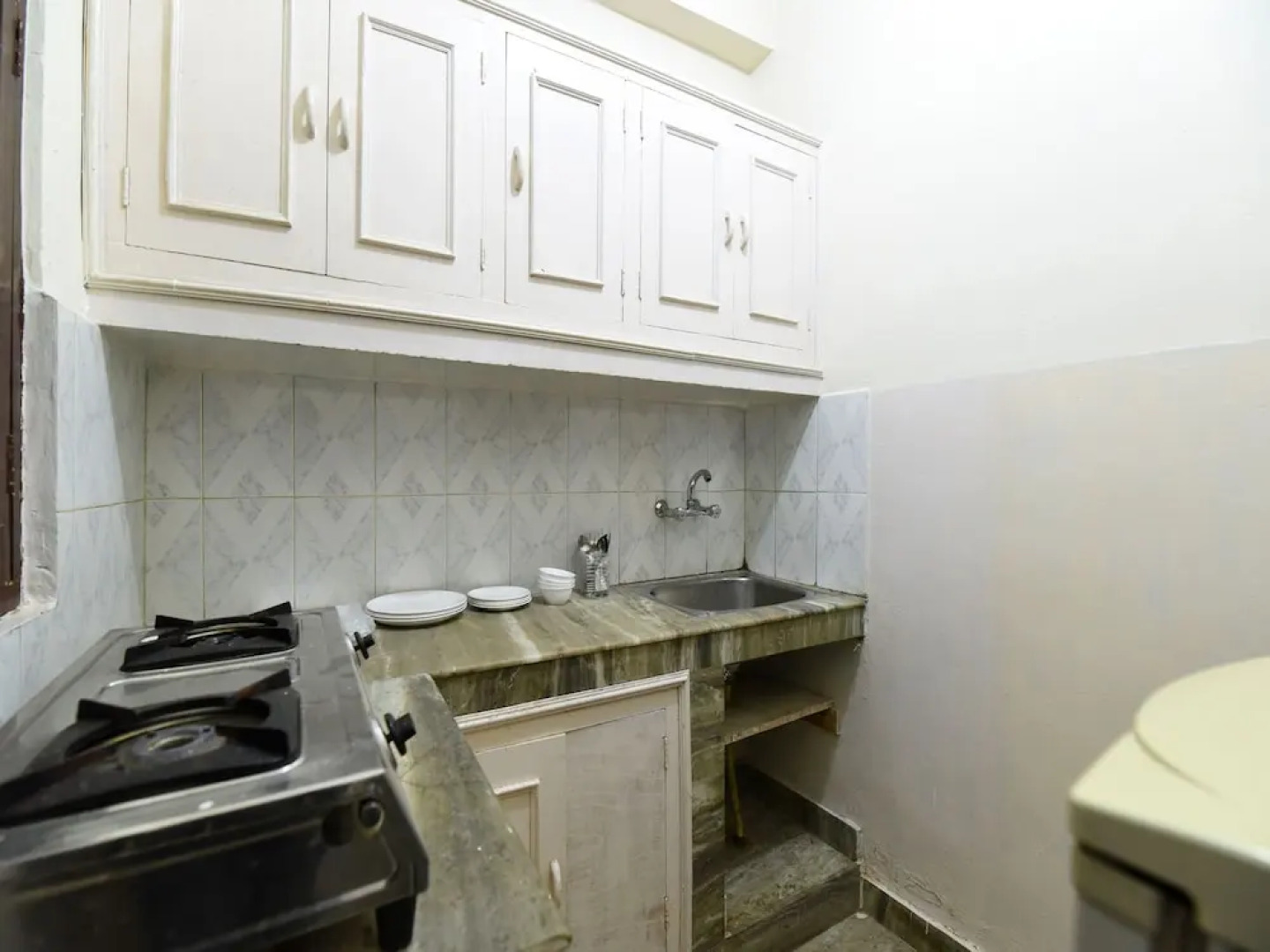 OYO 14222 Home Deluxe 1BHK Aiport Inn Kullu Airport