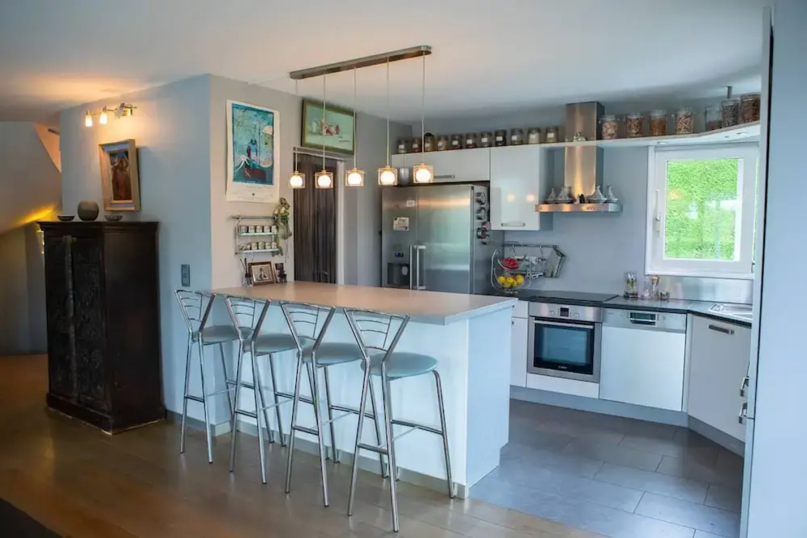 Villa au Bord du lac Avec Piscine Privee et Acces Direct au lac