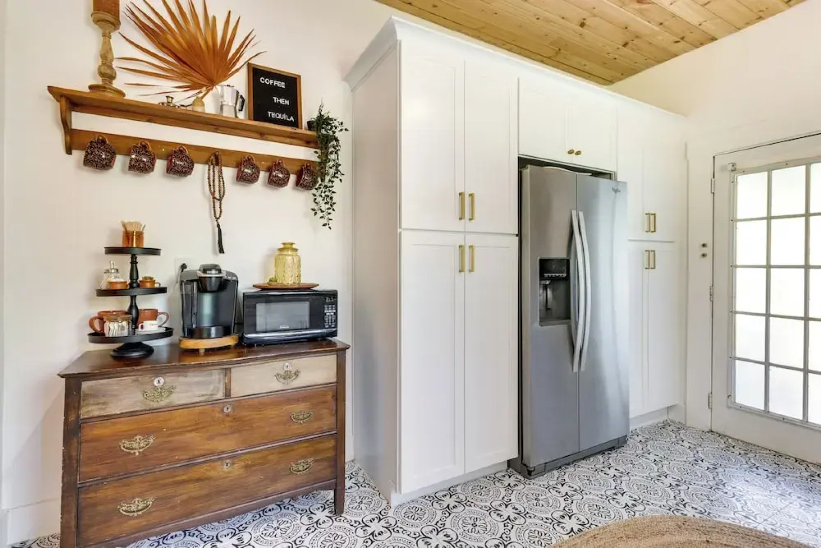 Fire Pit & Yard: Updated Winter Garden Home!