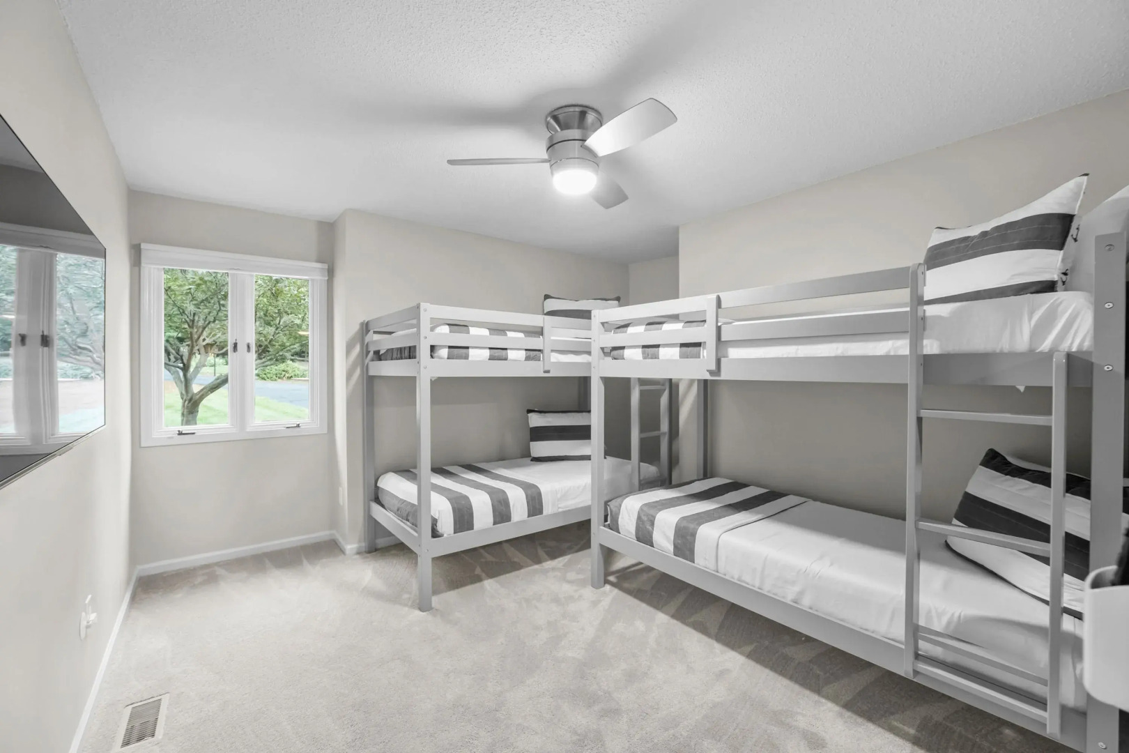 Sip, Sip Away by Avantstay Pool + Hot Tub